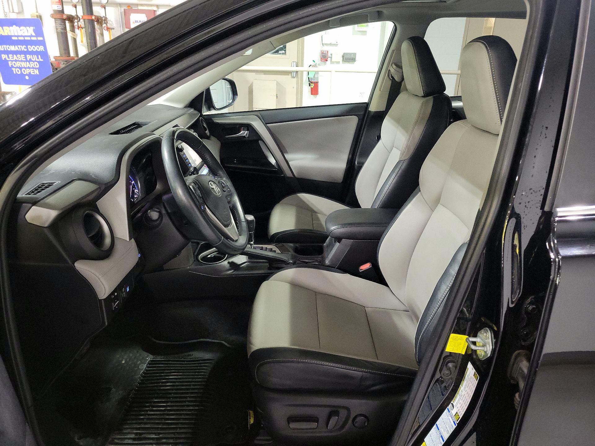 Thumbnail: 2016 Toyota RAV4 - 9