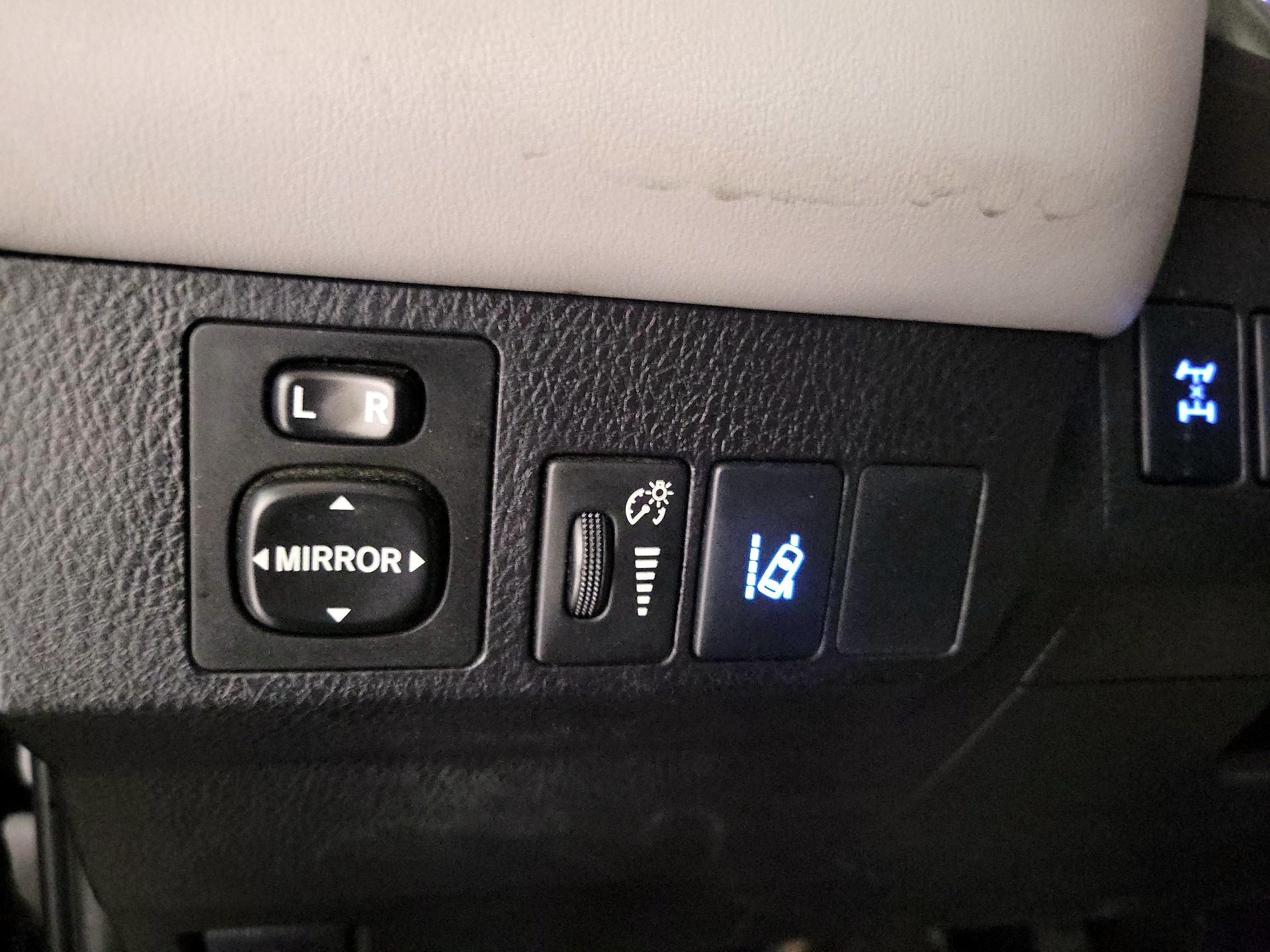 Thumbnail: 2016 Toyota RAV4 - 11