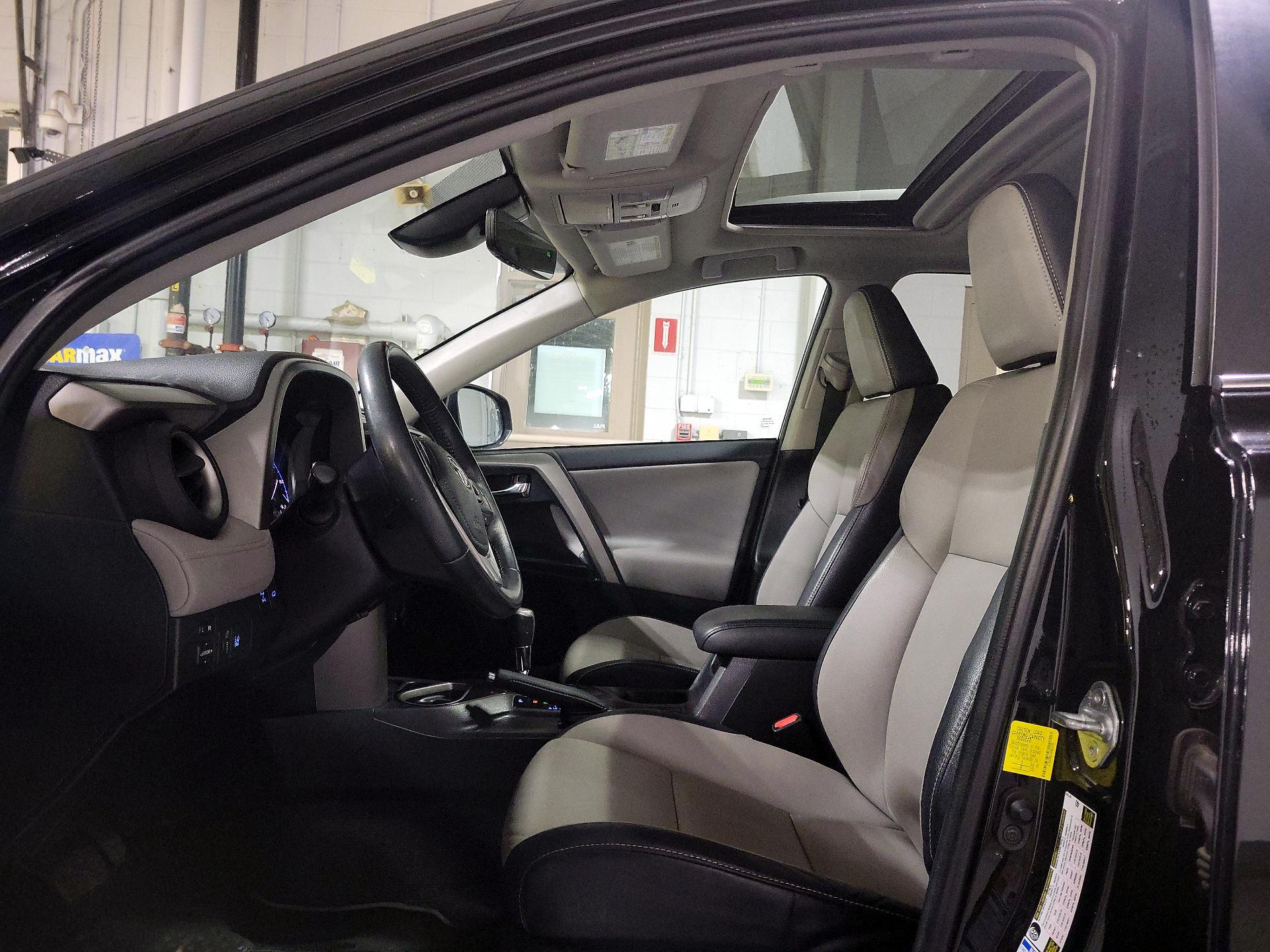 Thumbnail: 2016 Toyota RAV4 - 18