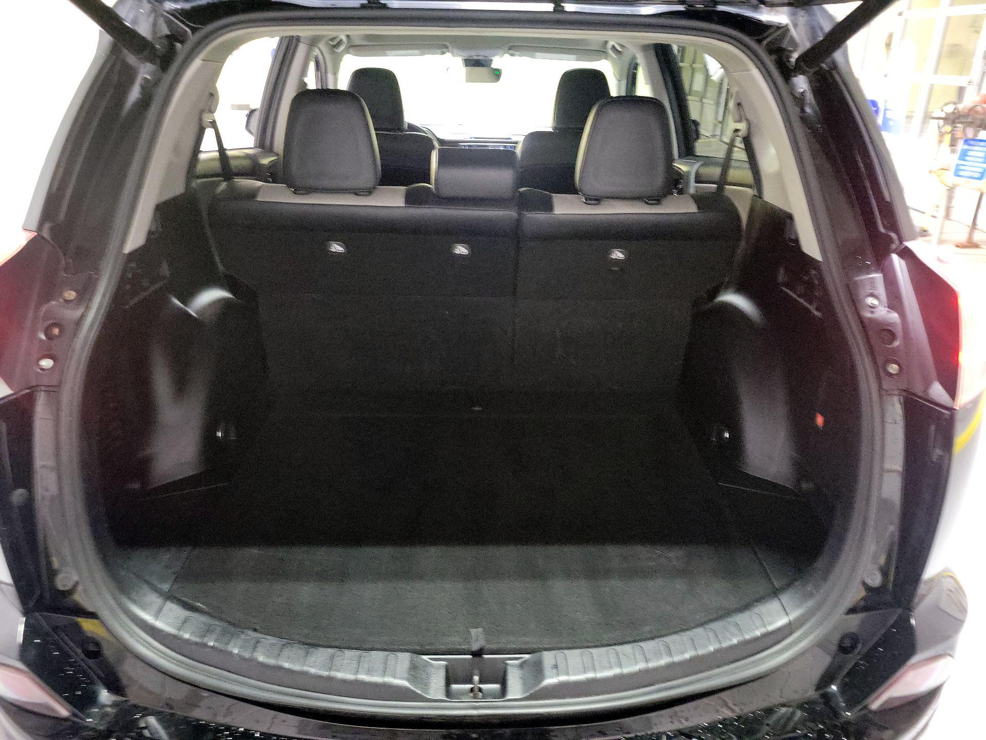 Thumbnail: 2016 Toyota RAV4 - 20