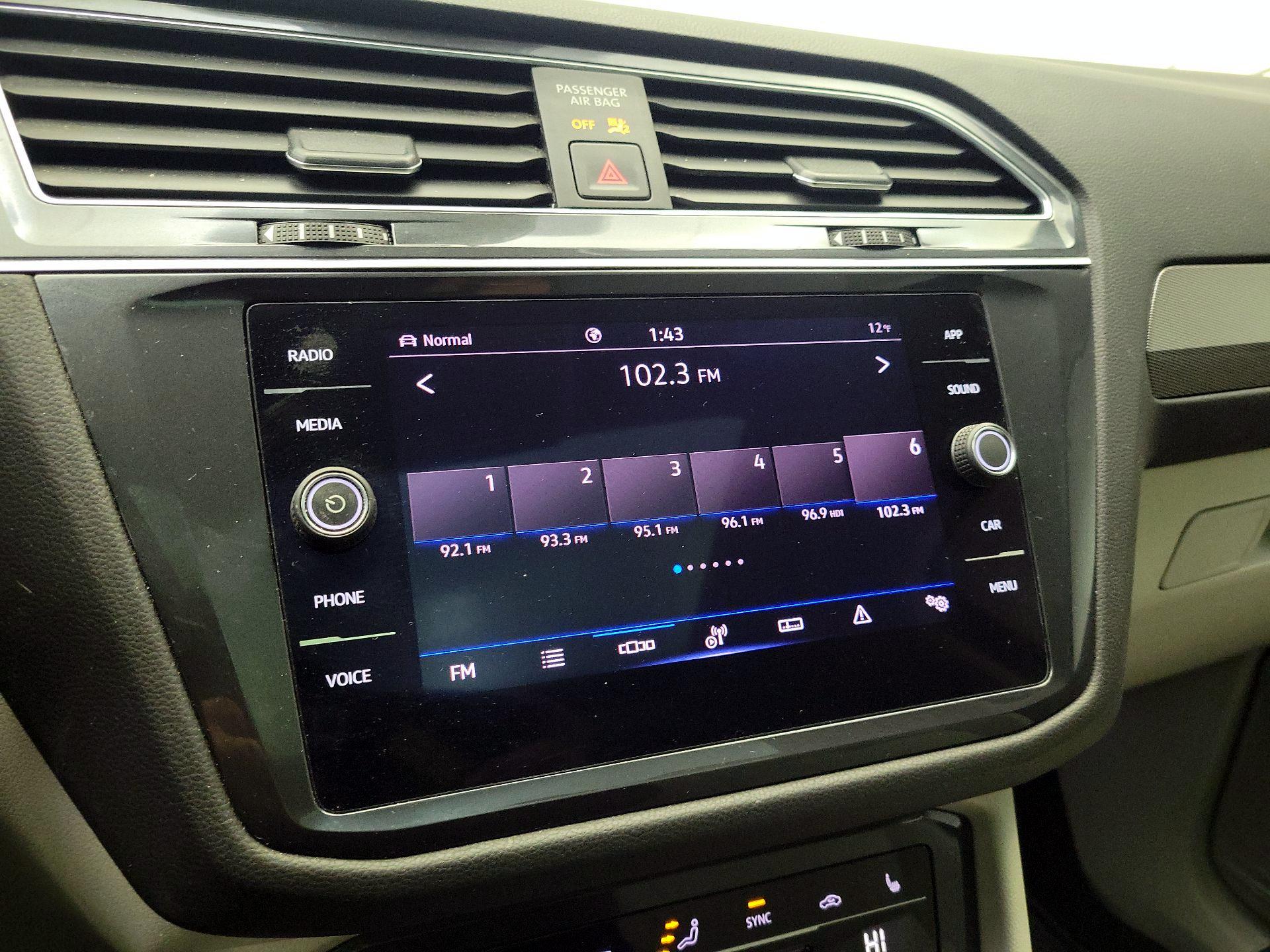 Thumbnail: 2022 Volkswagen Tiguan - 15