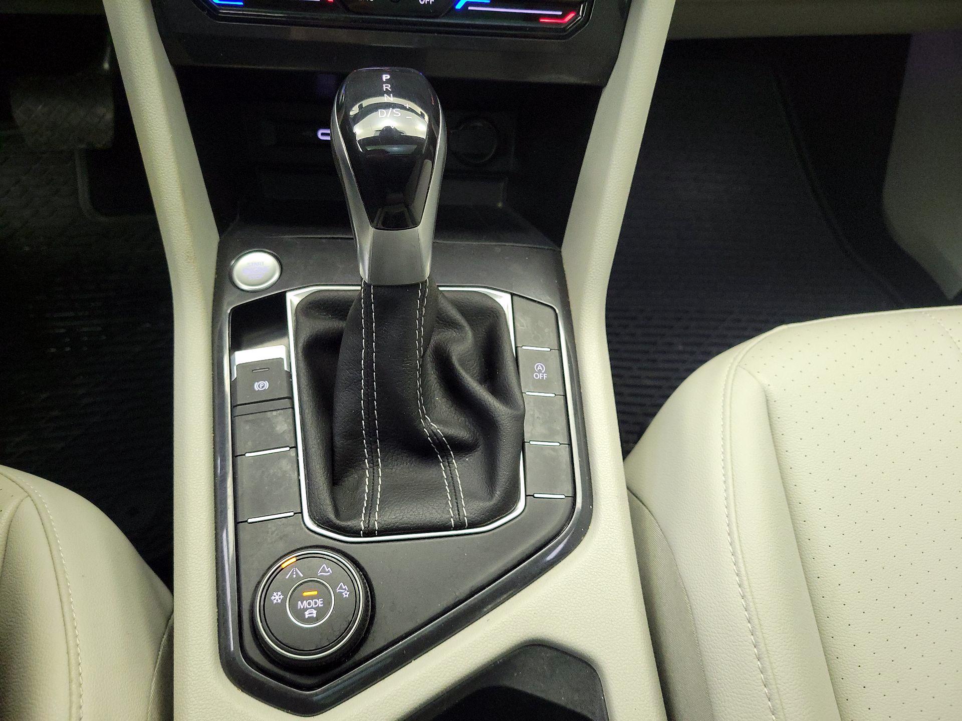 Thumbnail: 2022 Volkswagen Tiguan - 17