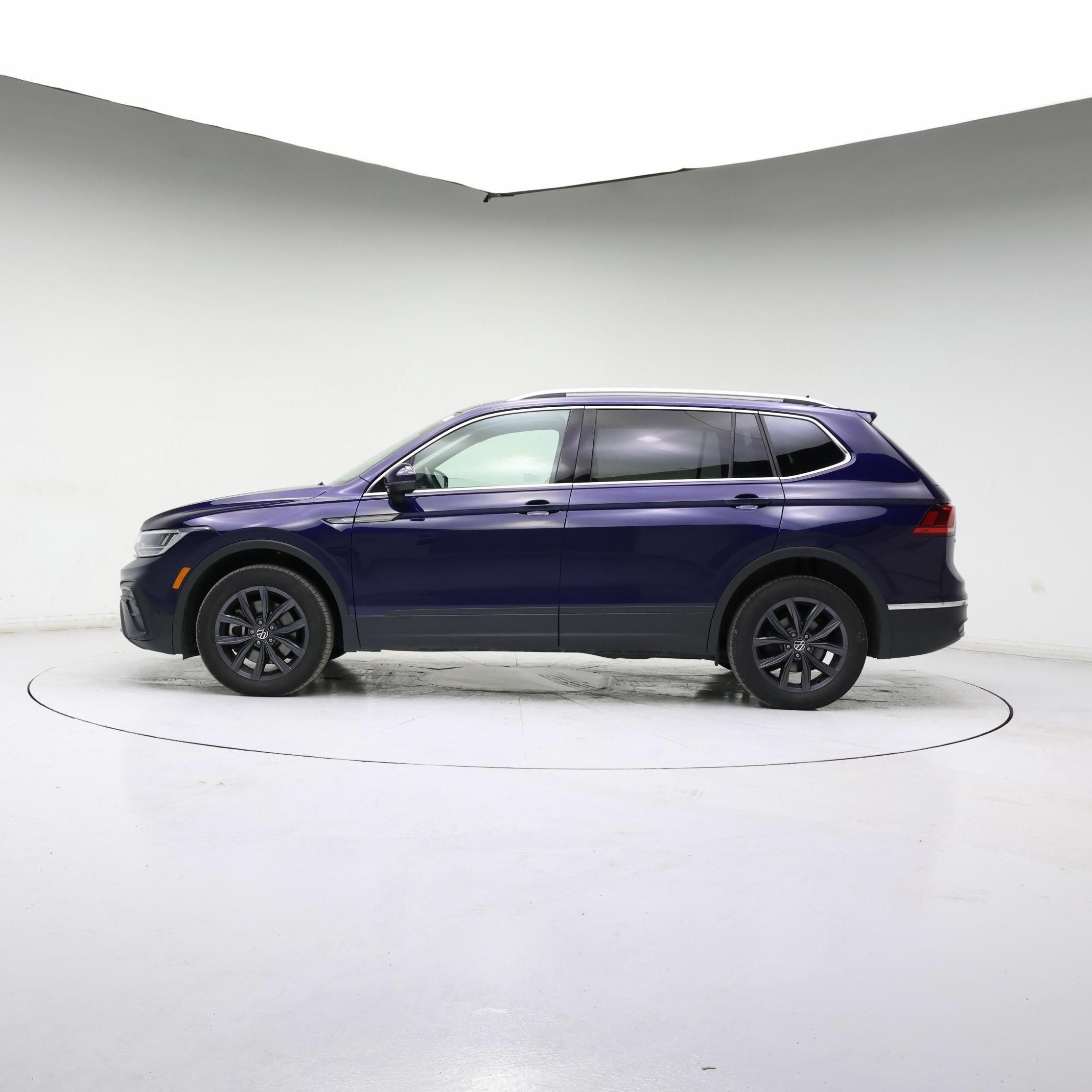 Thumbnail: 2022 Volkswagen Tiguan - 3