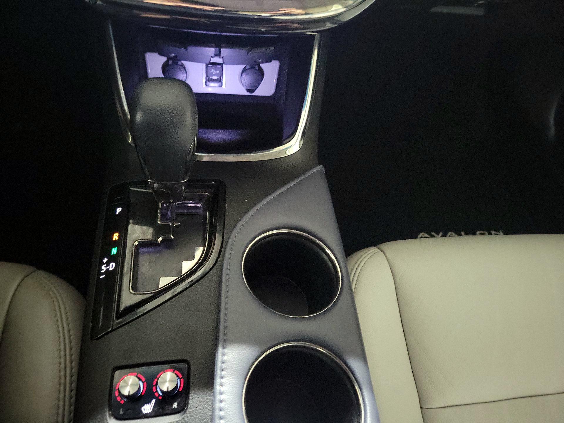 Thumbnail: 2015 Toyota Avalon - 16