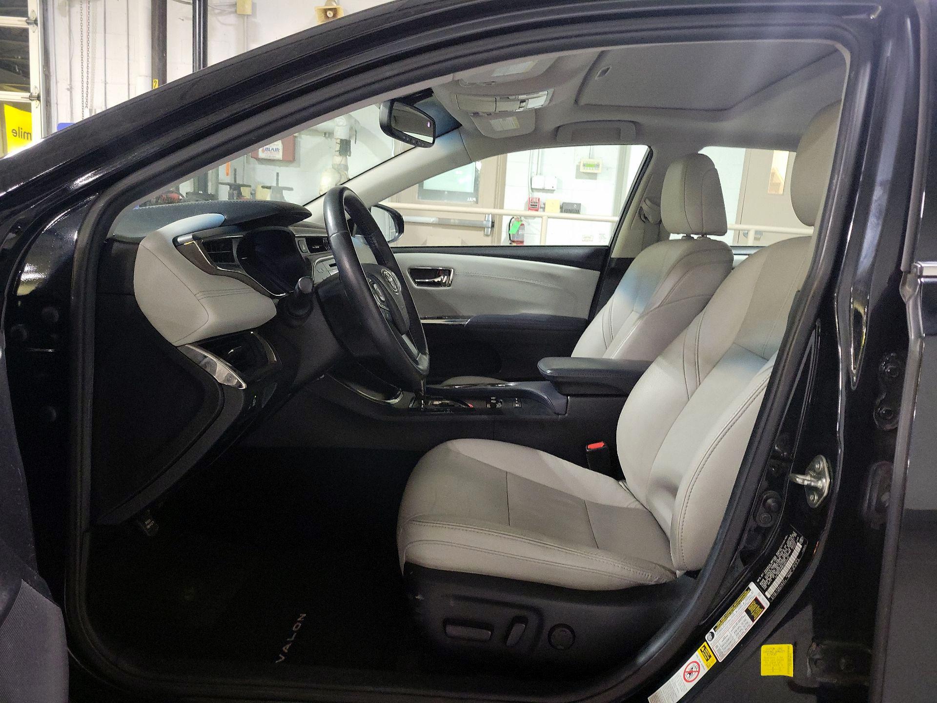 Thumbnail: 2015 Toyota Avalon - 18