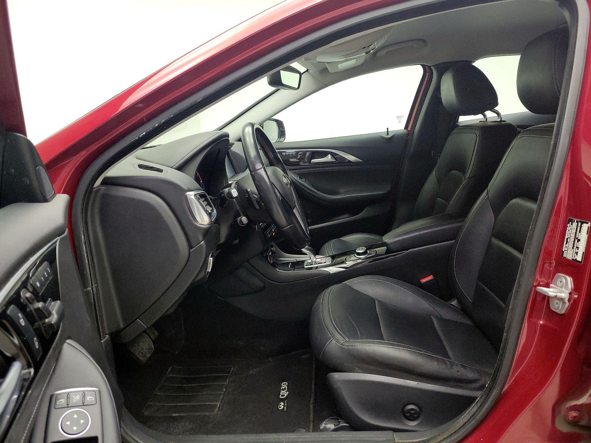 Thumbnail: 2017 INFINITI QX30 - 11