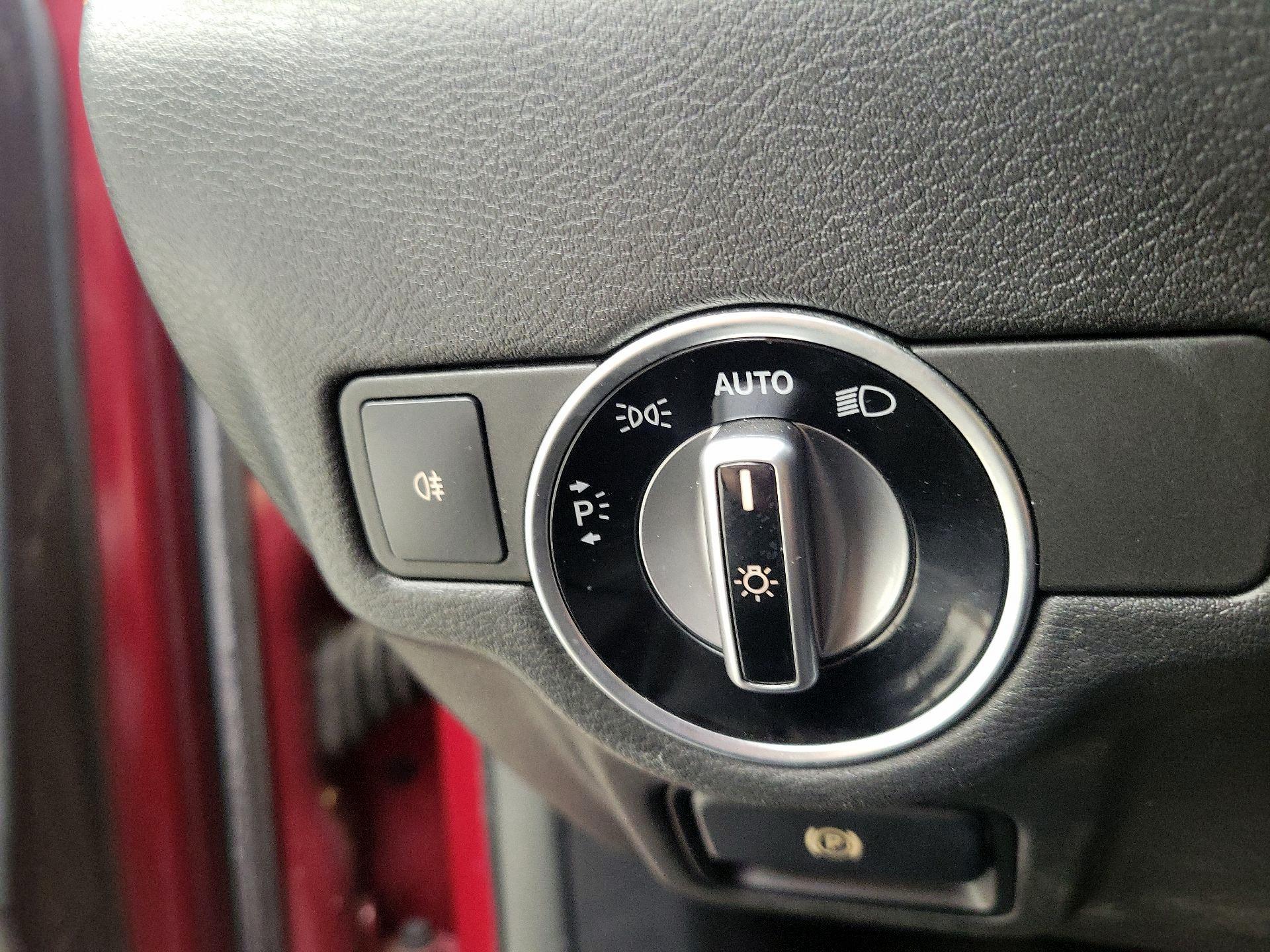 Thumbnail: 2017 INFINITI QX30 - 13