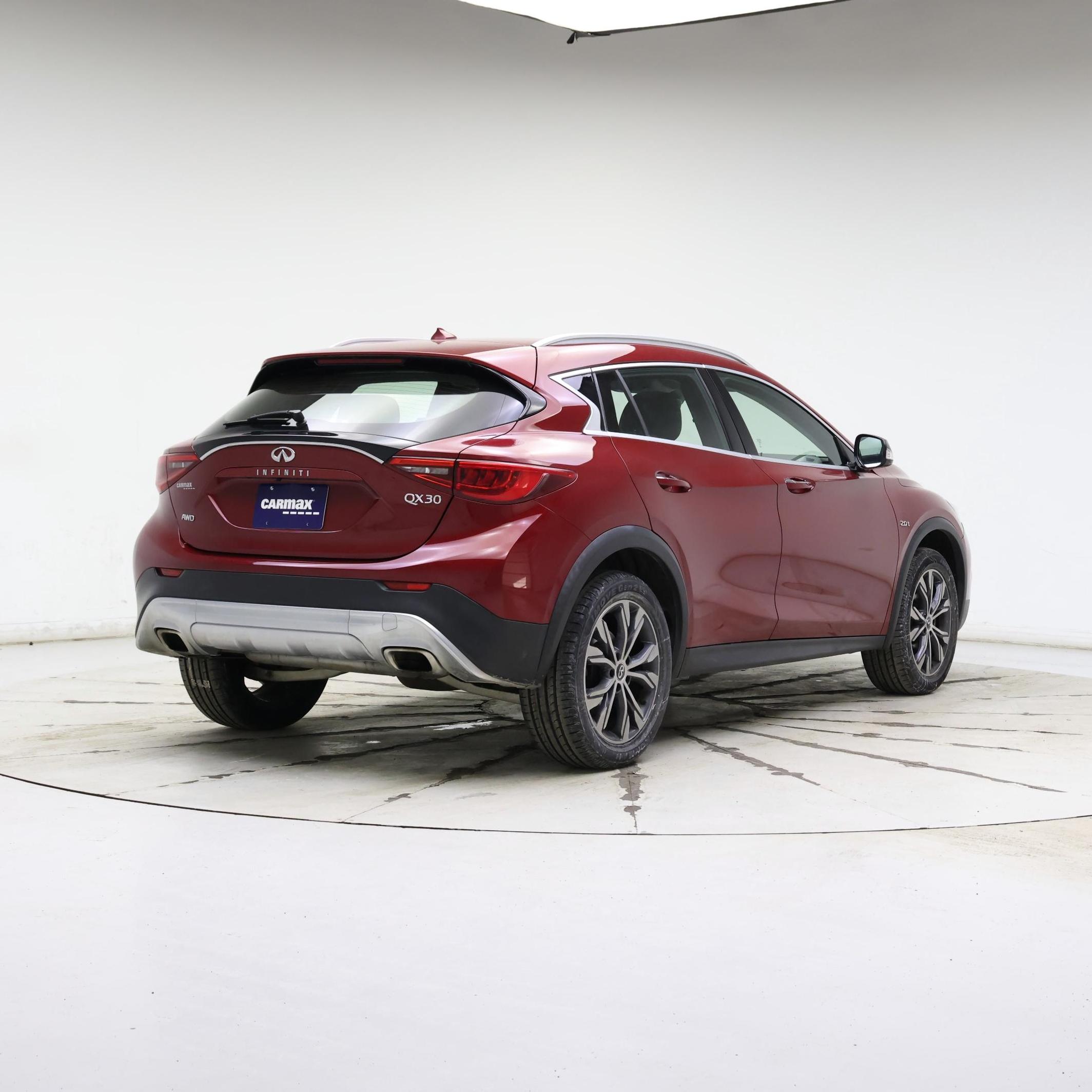 Thumbnail: 2017 INFINITI QX30 - 8