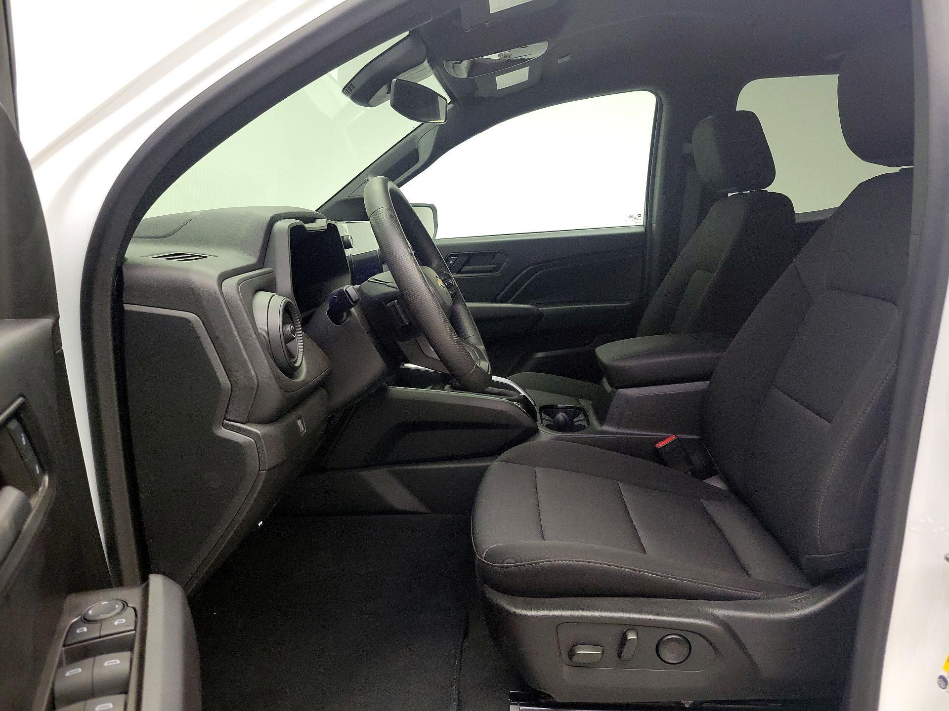 Thumbnail: 2024 Chevrolet Colorado - 11