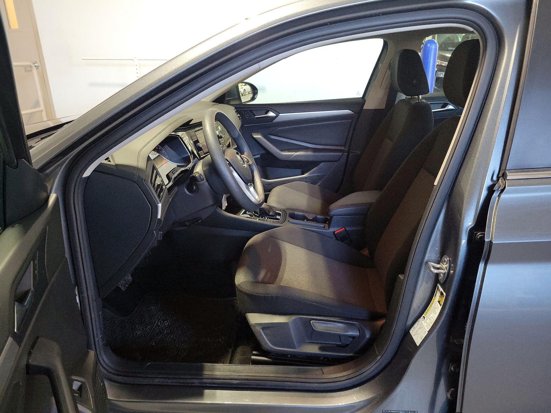 Thumbnail: 2019 Volkswagen Jetta - 9