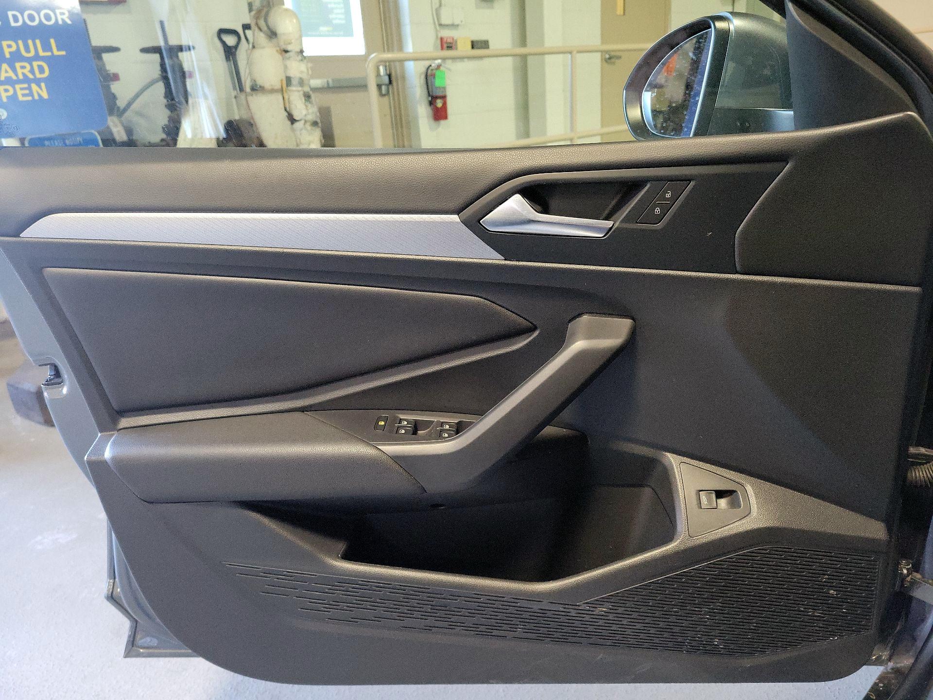 Thumbnail: 2019 Volkswagen Jetta - 10