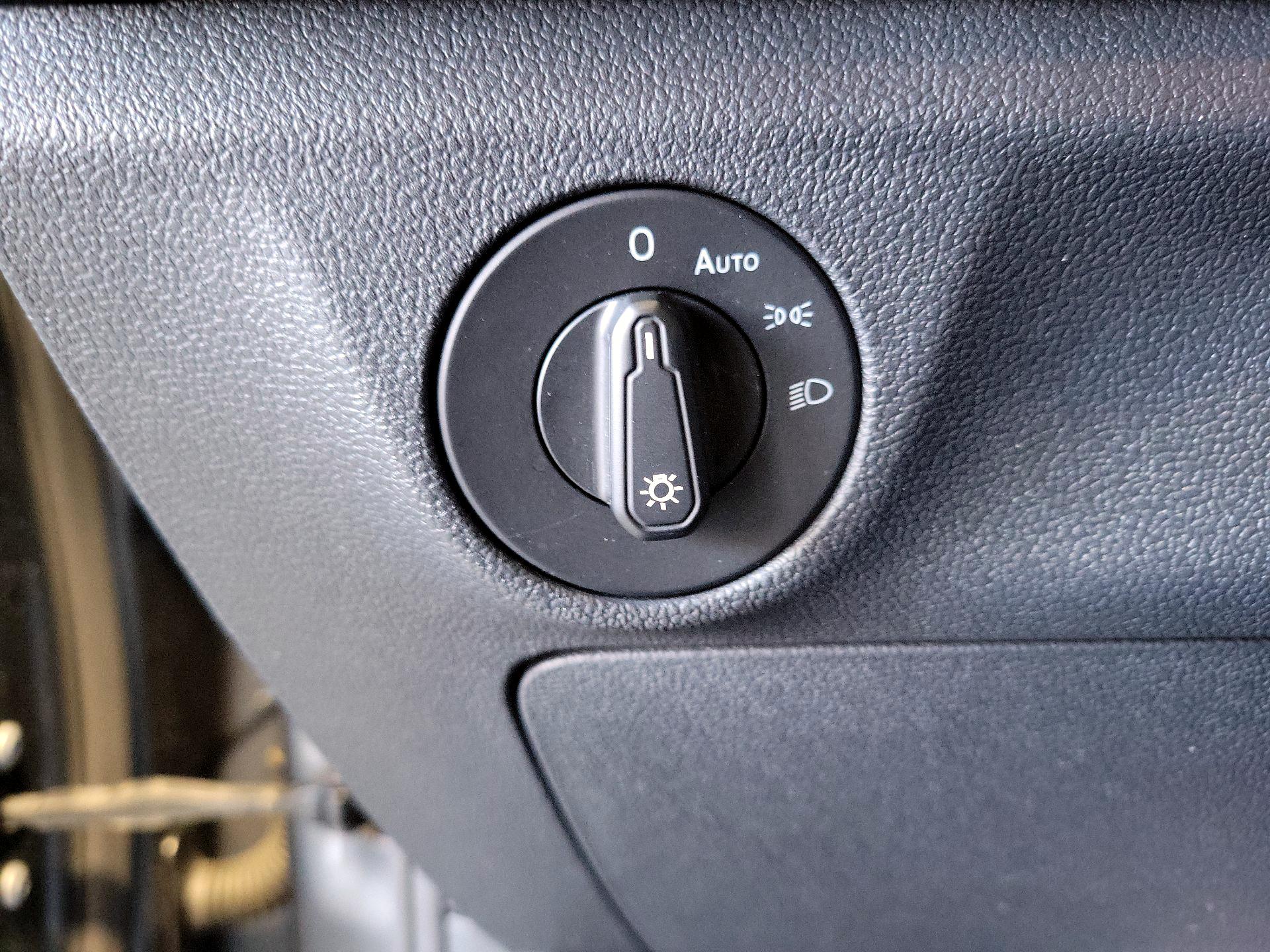 Thumbnail: 2019 Volkswagen Jetta - 11