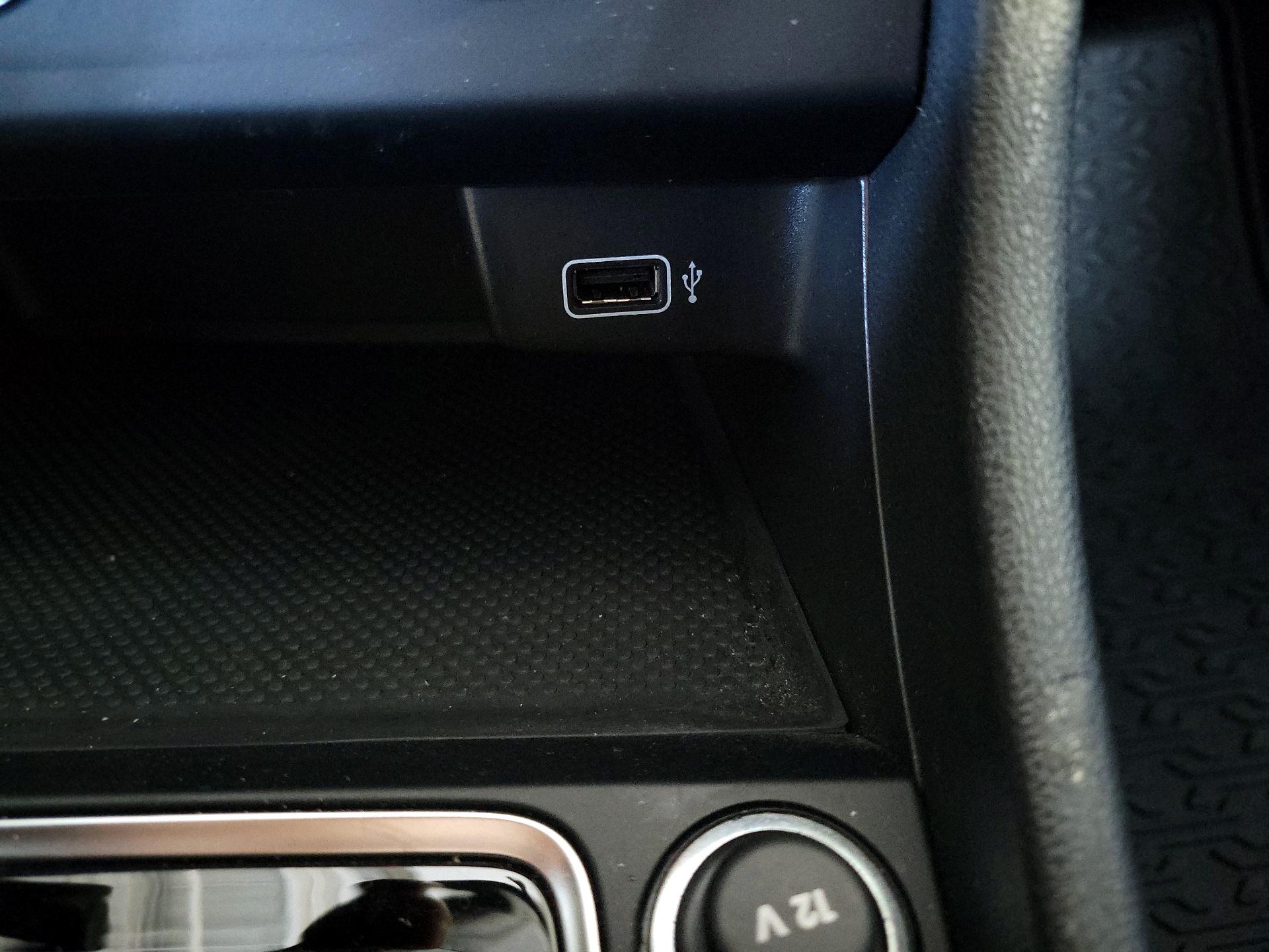 Thumbnail: 2019 Volkswagen Jetta - 16