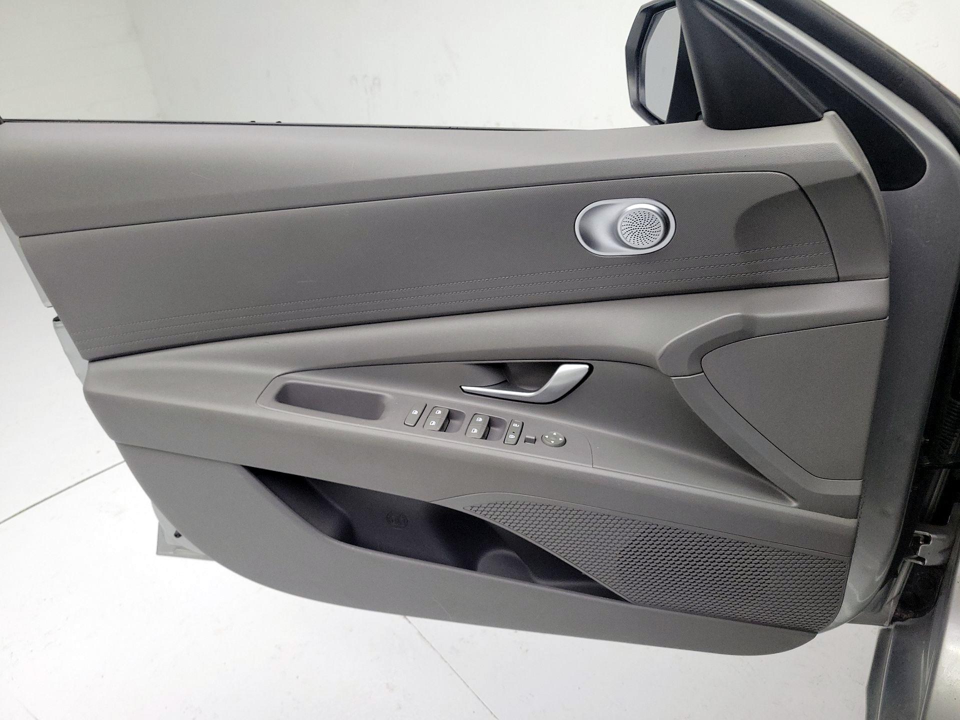 Thumbnail: 2021 Hyundai Elantra - 12