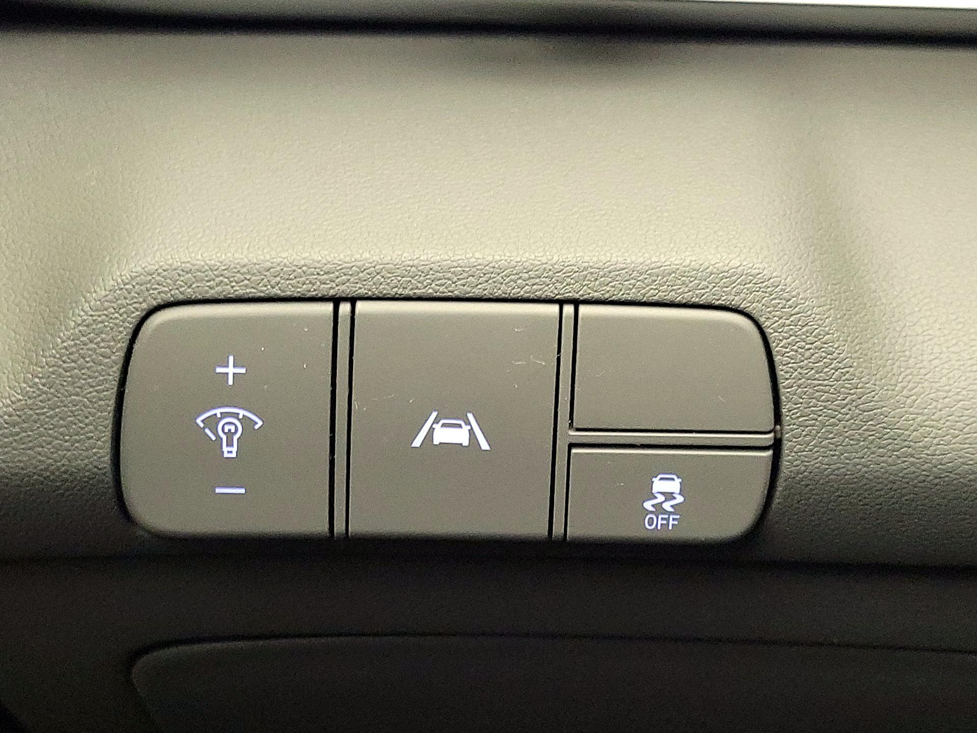 Thumbnail: 2021 Hyundai Elantra - 13