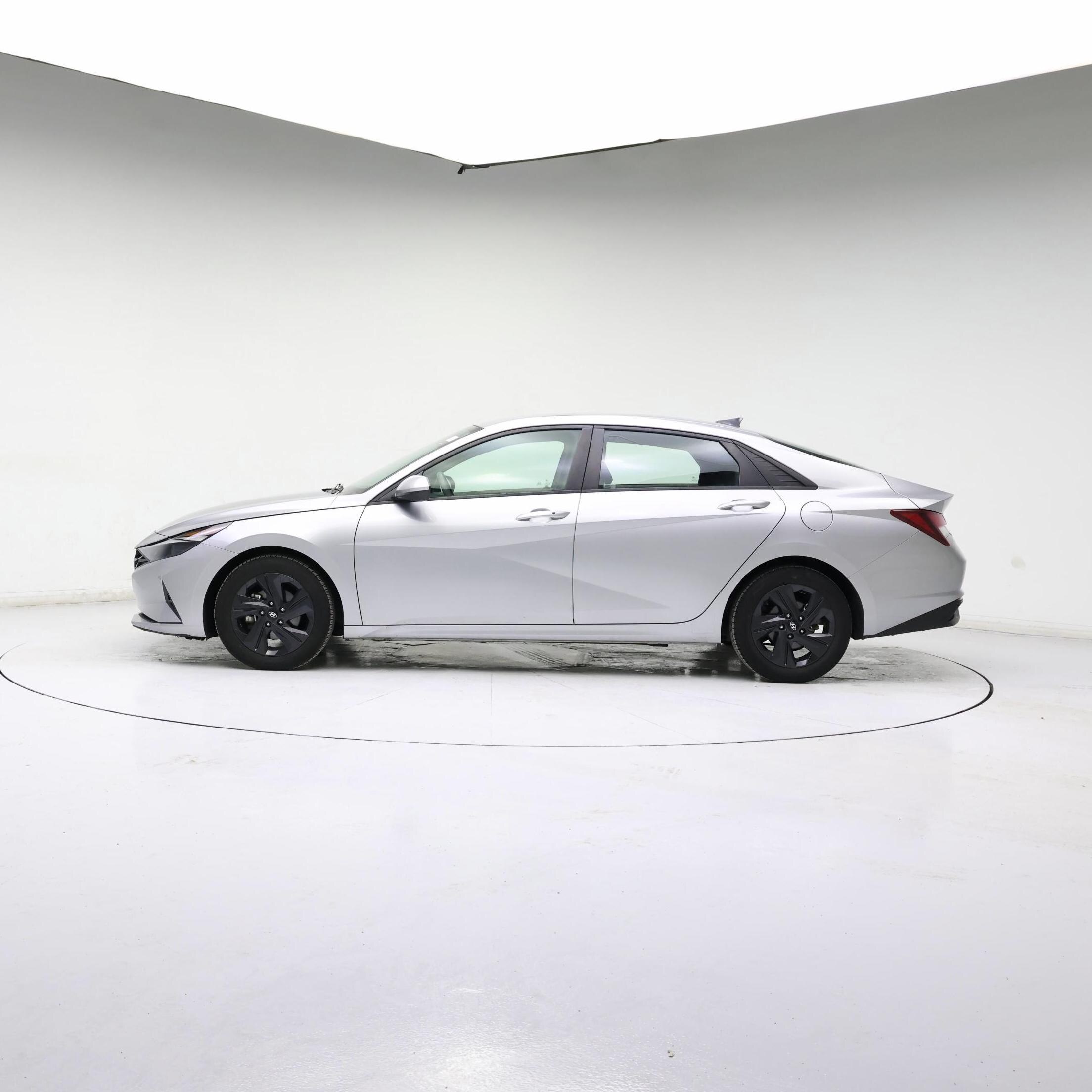 Thumbnail: 2021 Hyundai Elantra - 3