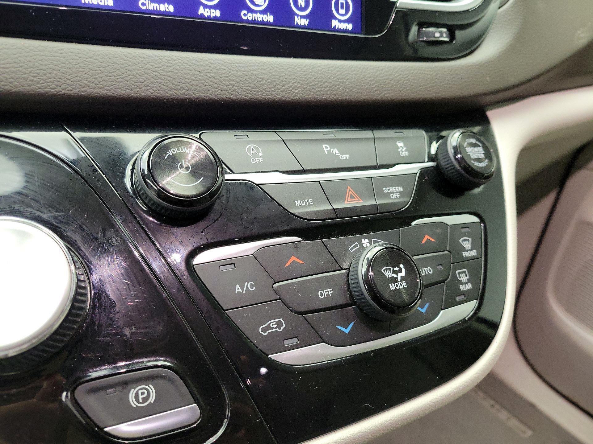 Thumbnail: 2018 Chrysler Pacifica - 15