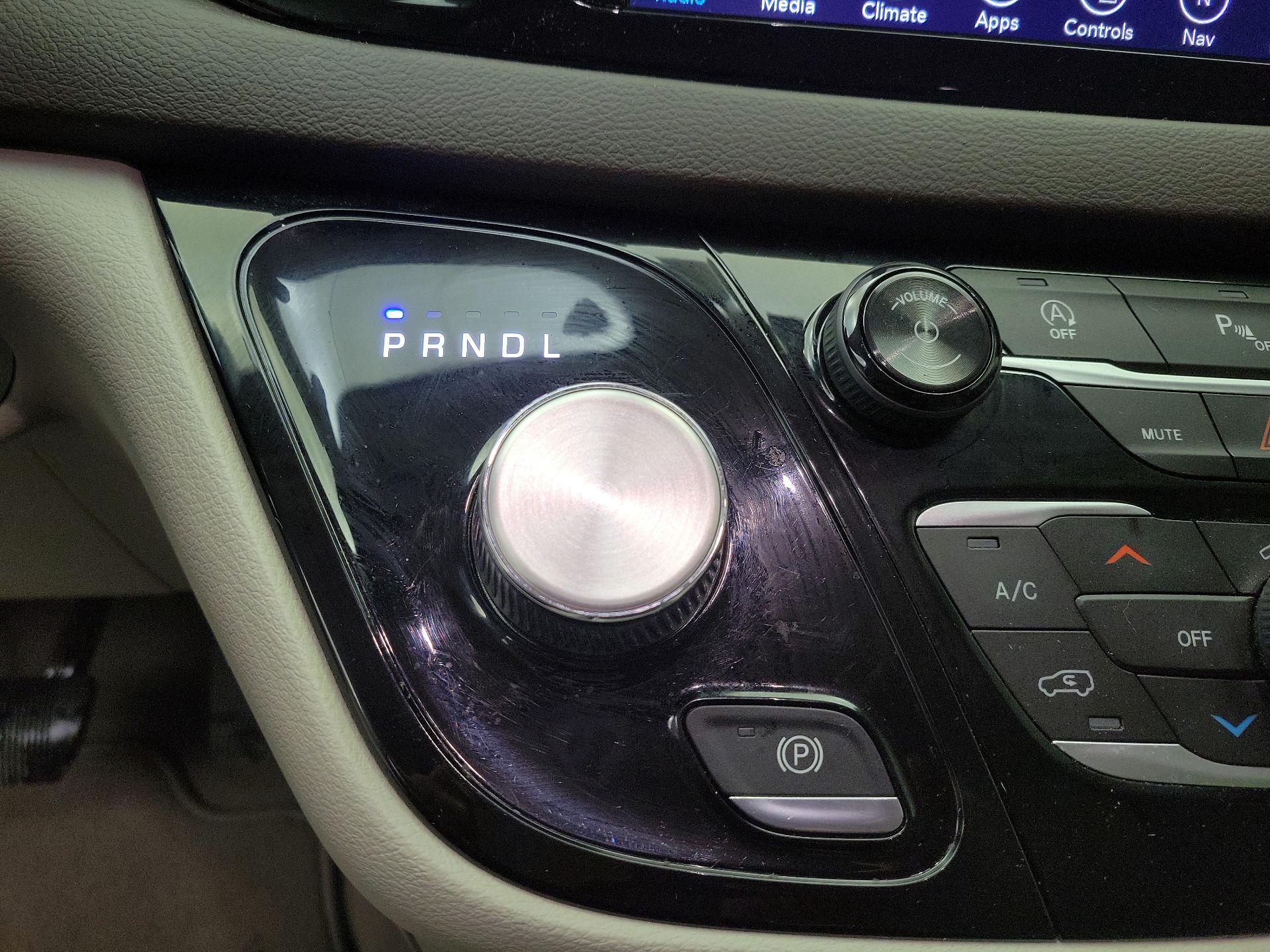 Thumbnail: 2018 Chrysler Pacifica - 16