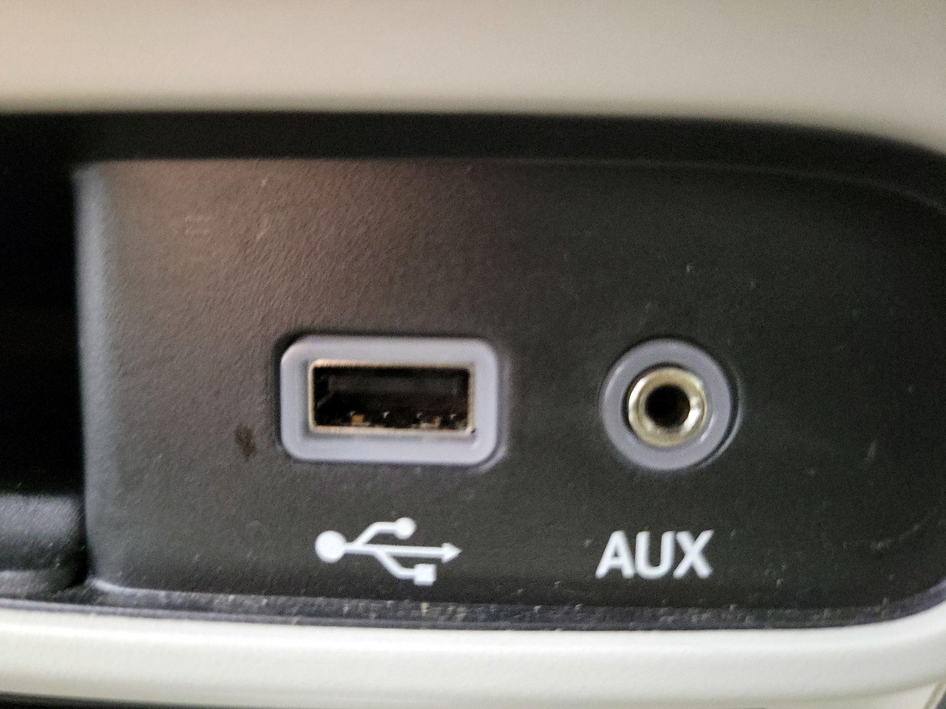 Thumbnail: 2018 Chrysler Pacifica - 17