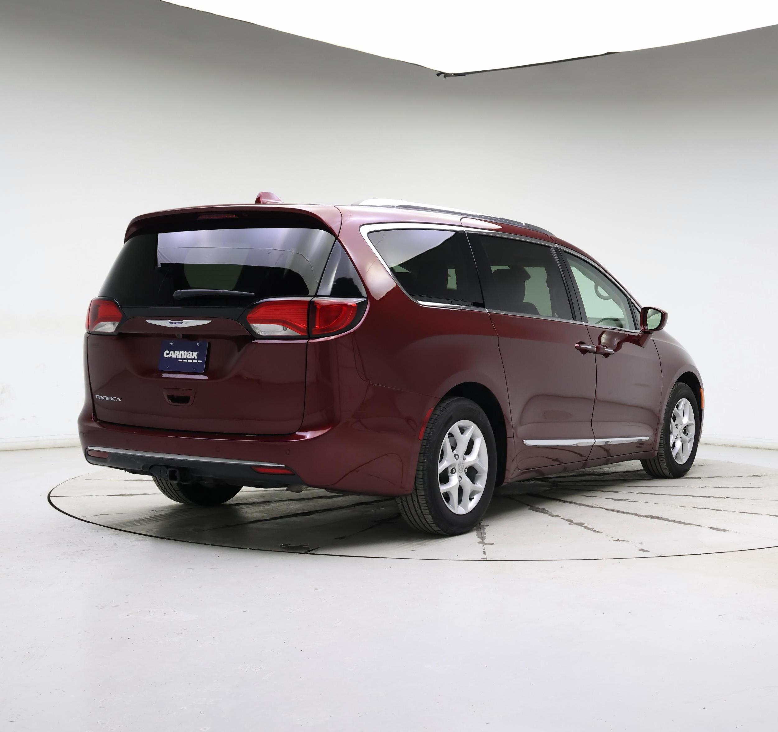 Thumbnail: 2018 Chrysler Pacifica - 8