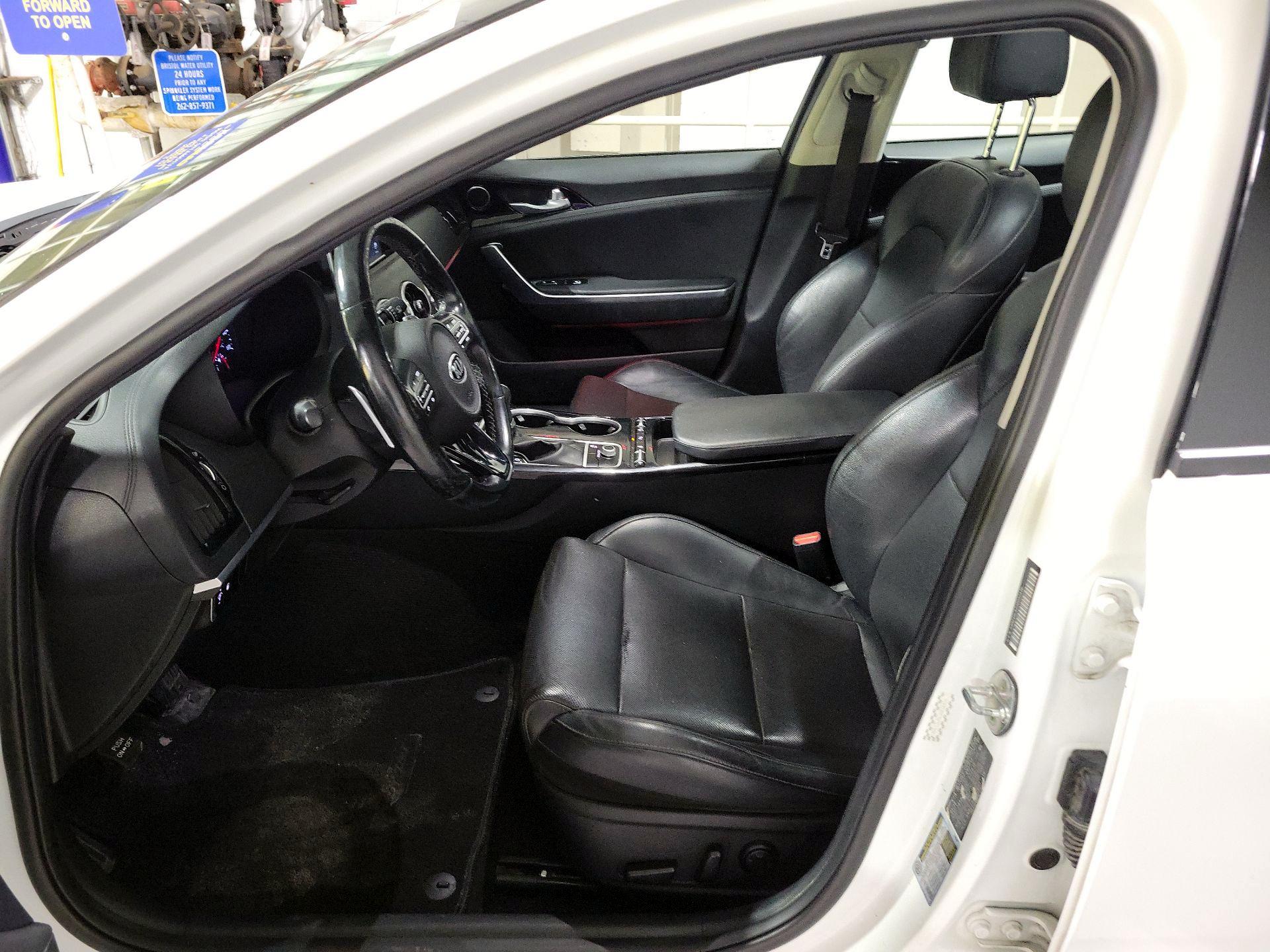 Thumbnail: 2018 Kia Stinger - 9