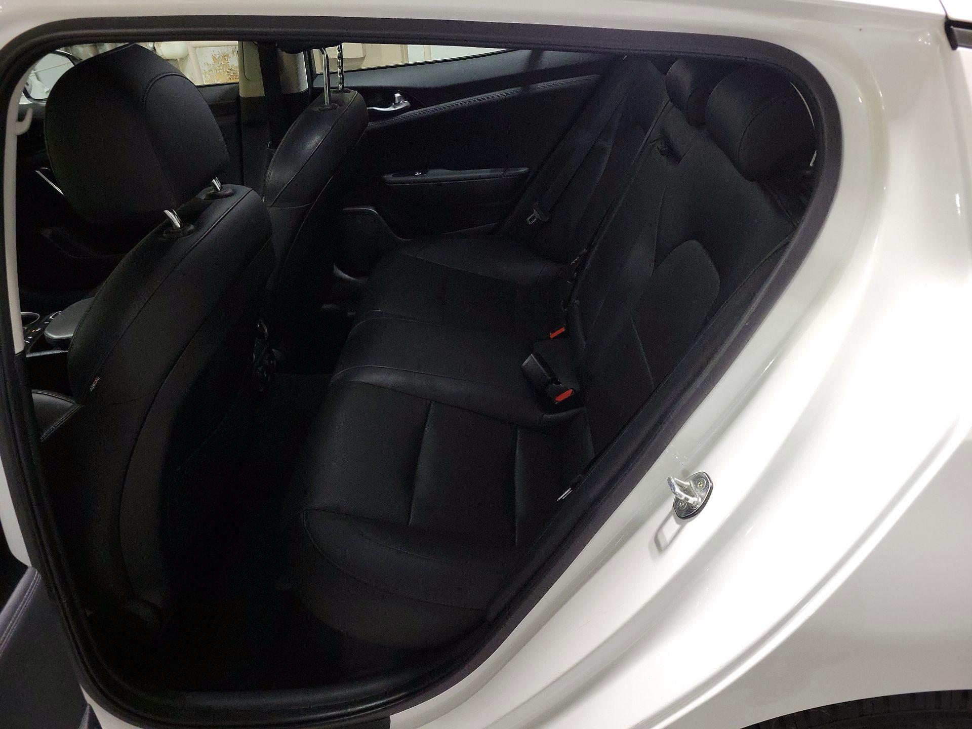 Thumbnail: 2018 Kia Stinger - 17