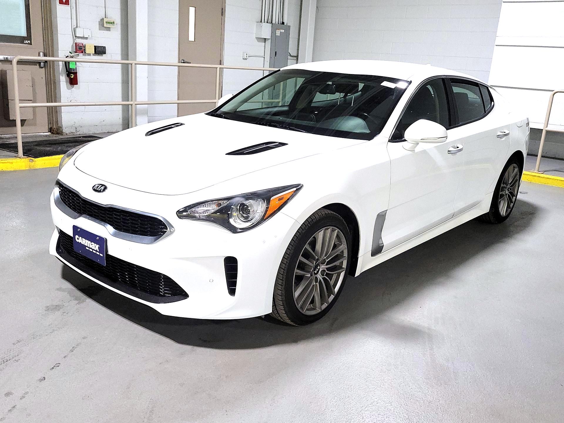 Thumbnail: 2018 Kia Stinger - 3