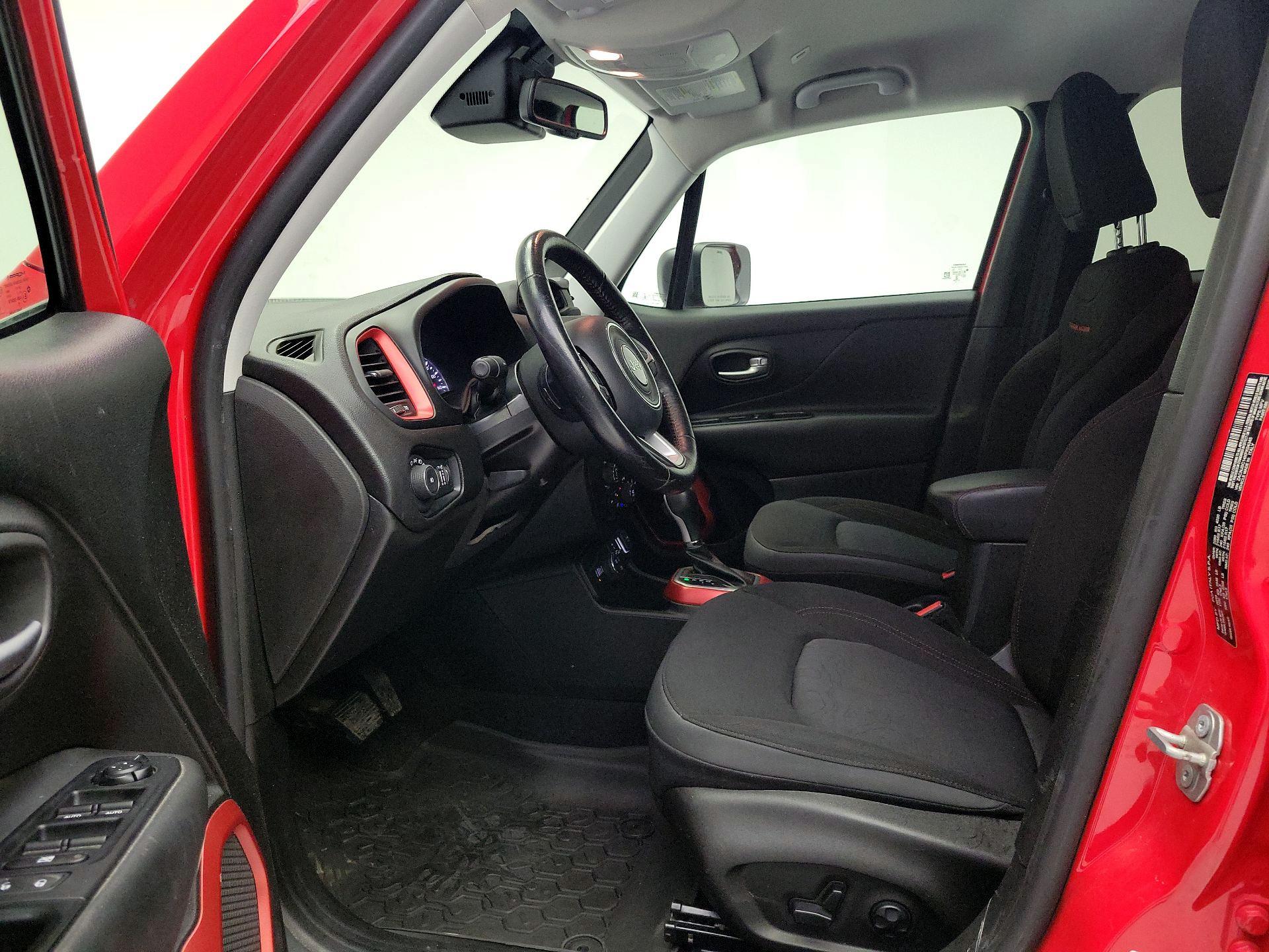 Thumbnail: 2019 Jeep Renegade - 11