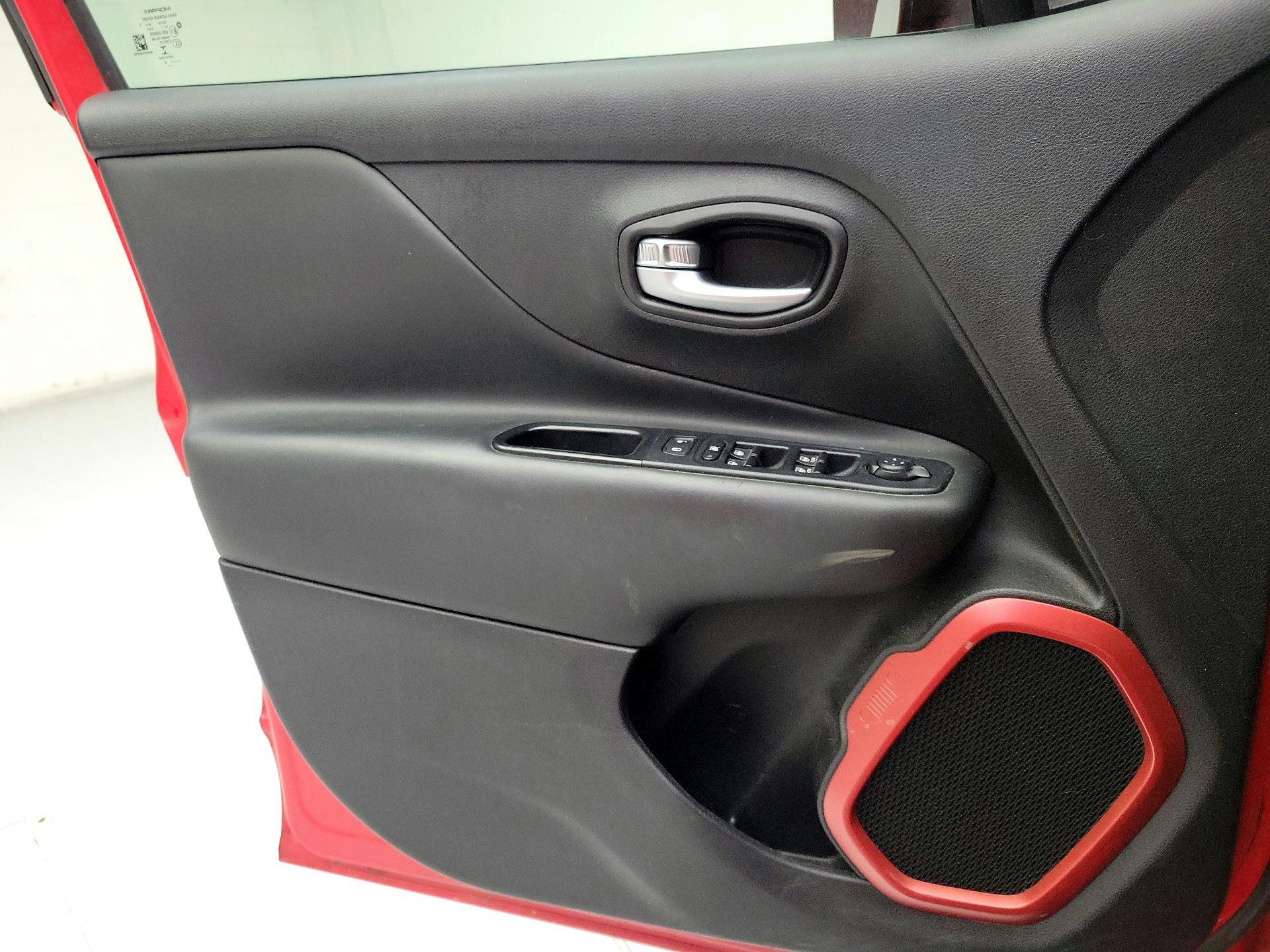 Thumbnail: 2019 Jeep Renegade - 12