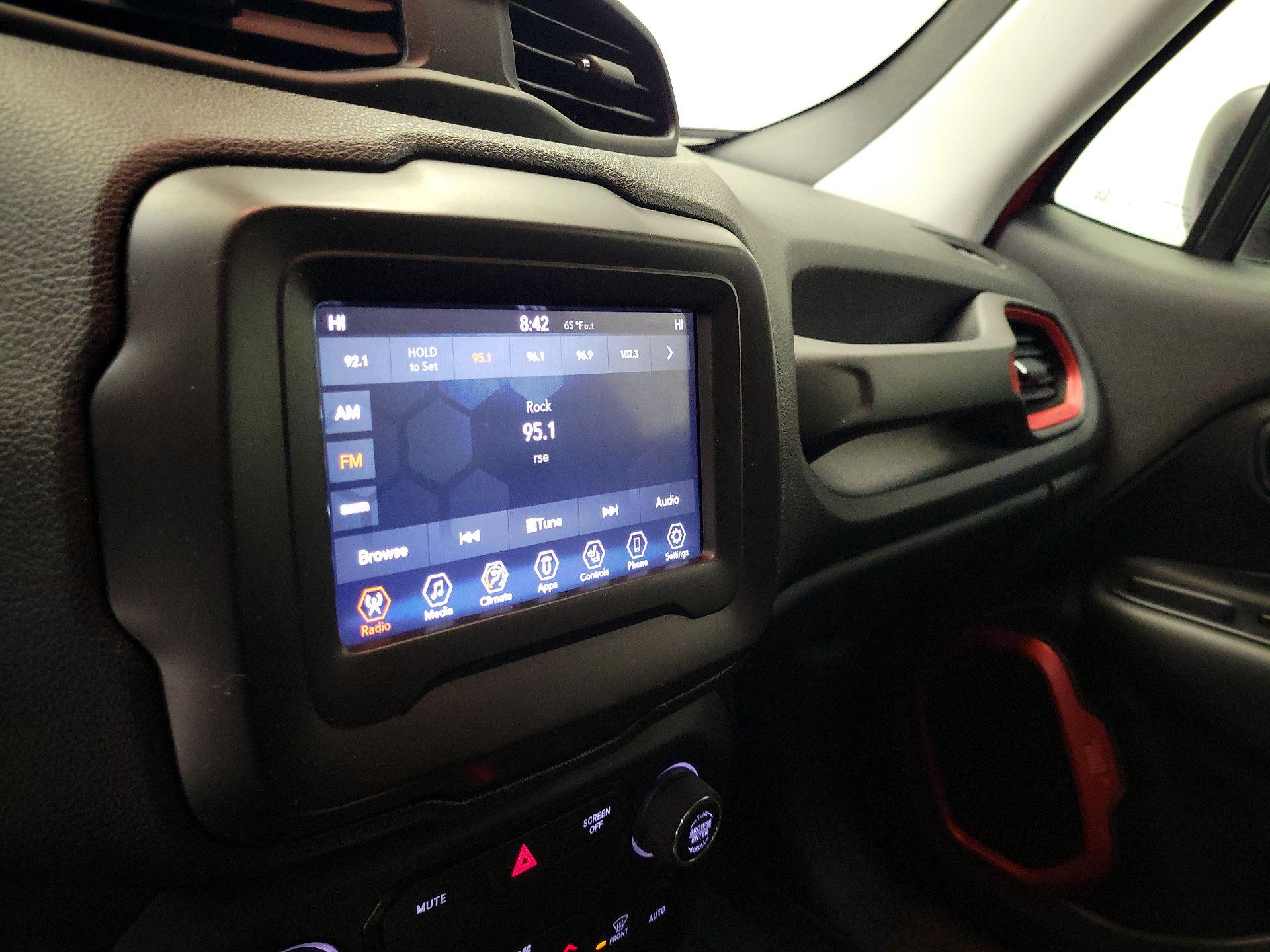 Thumbnail: 2019 Jeep Renegade - 15