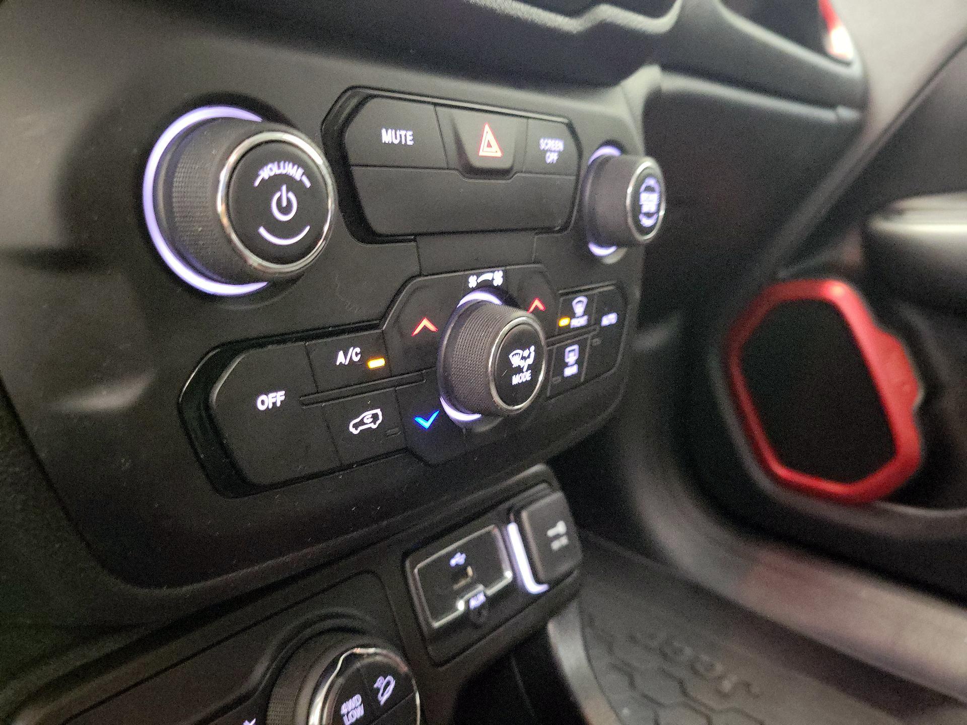 Thumbnail: 2019 Jeep Renegade - 16