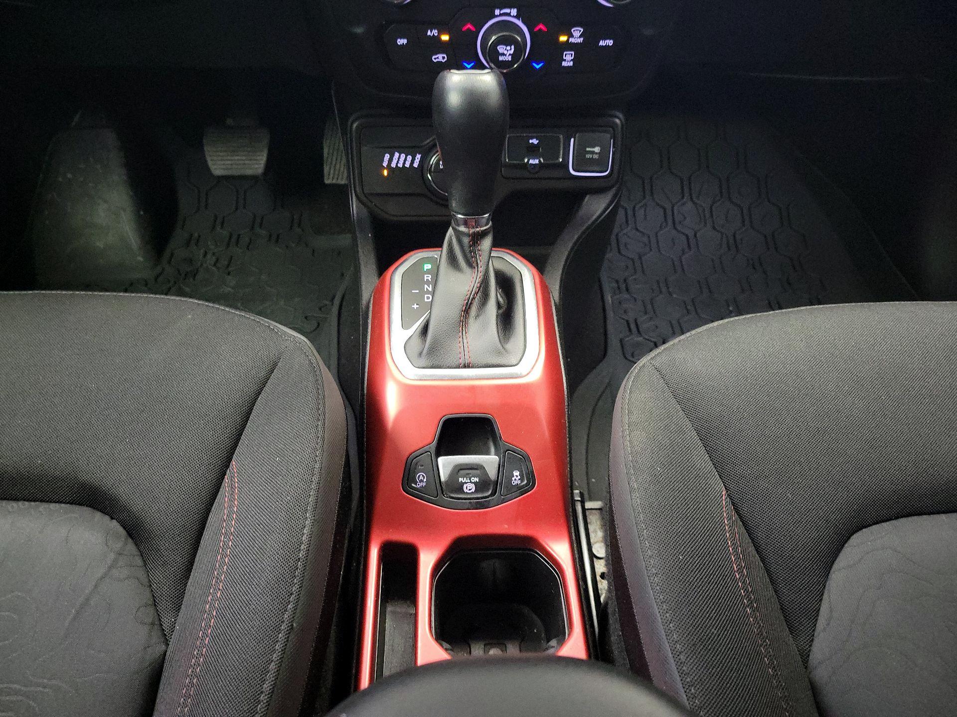 Thumbnail: 2019 Jeep Renegade - 17