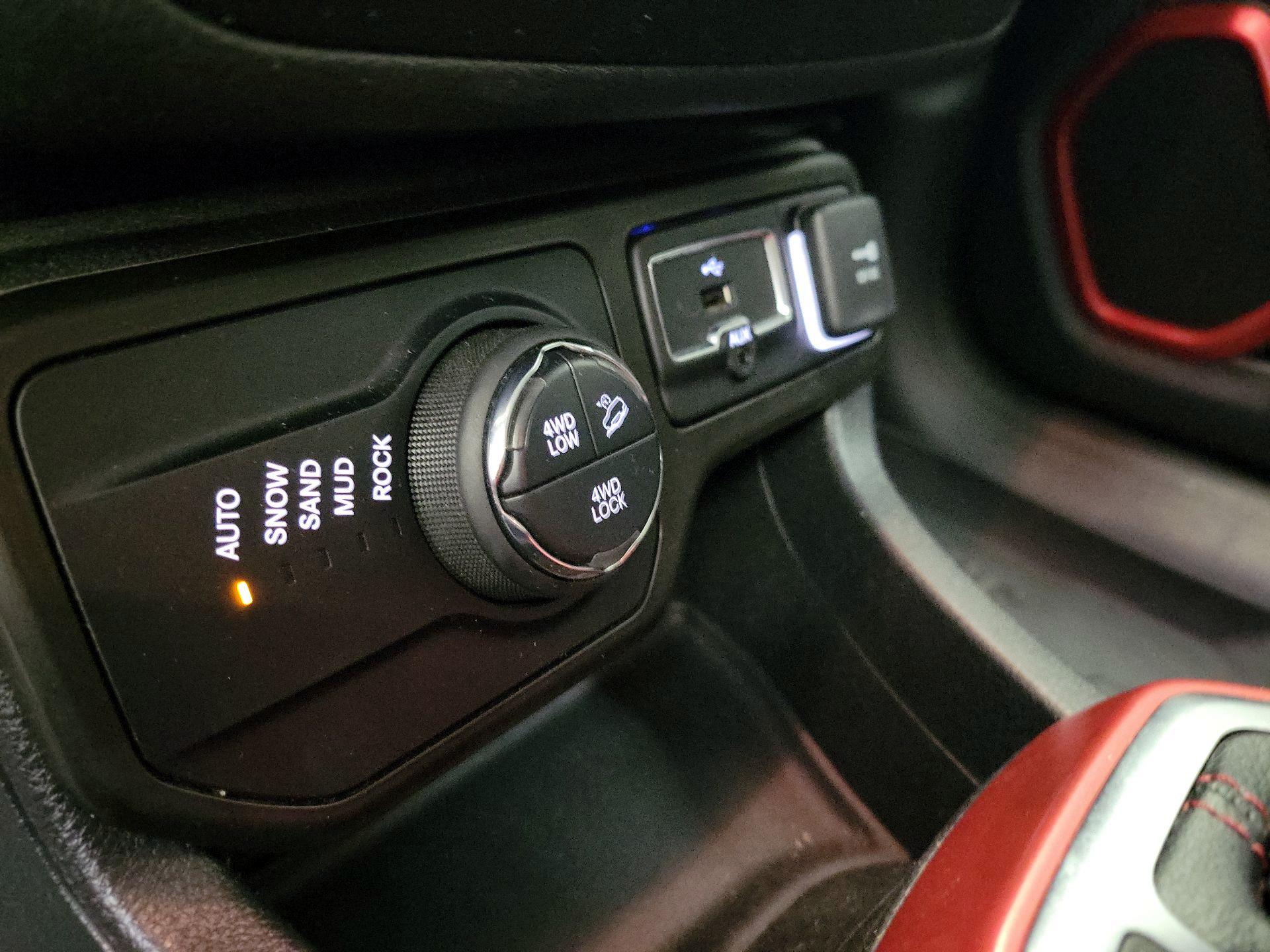 Thumbnail: 2019 Jeep Renegade - 18