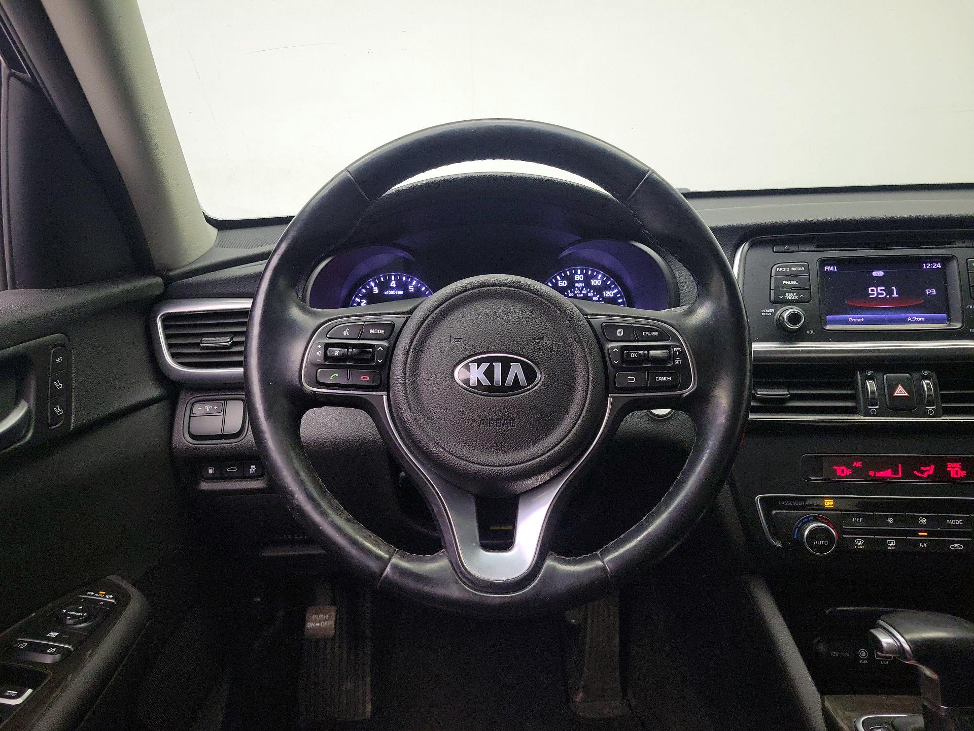 Thumbnail: 2016 Kia Optima - 10