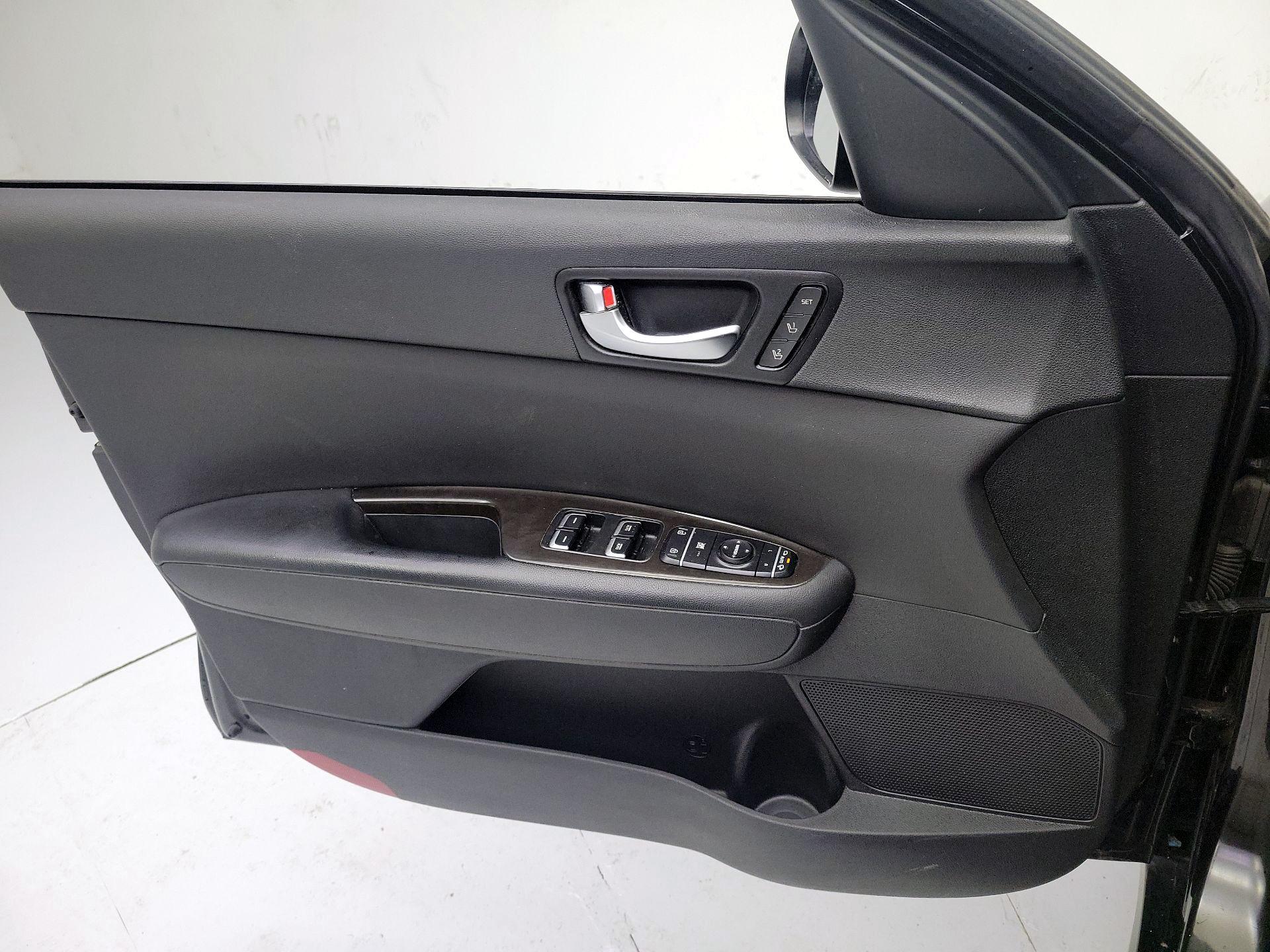 Thumbnail: 2016 Kia Optima - 12