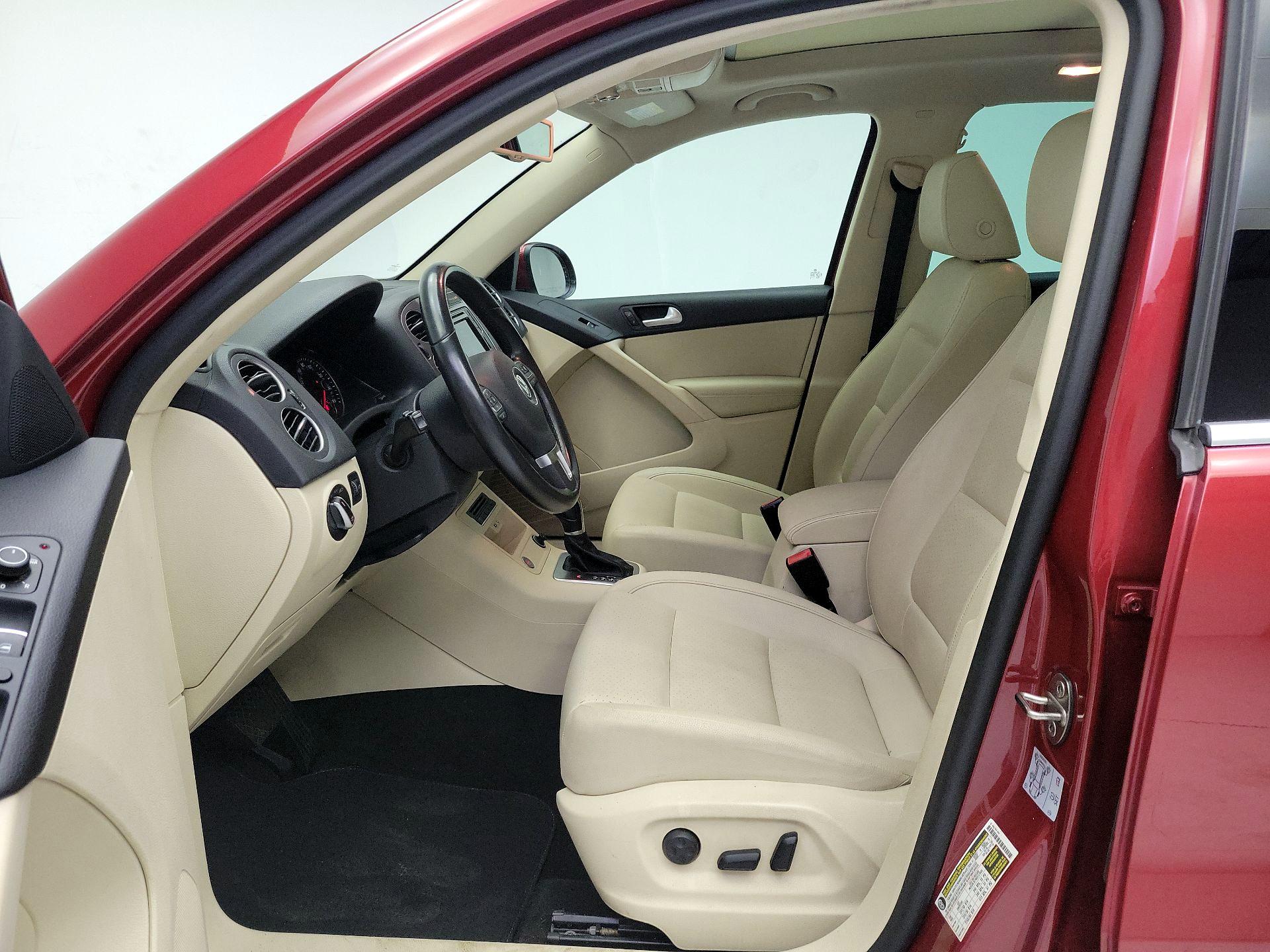 Thumbnail: 2016 Volkswagen Tiguan - 11