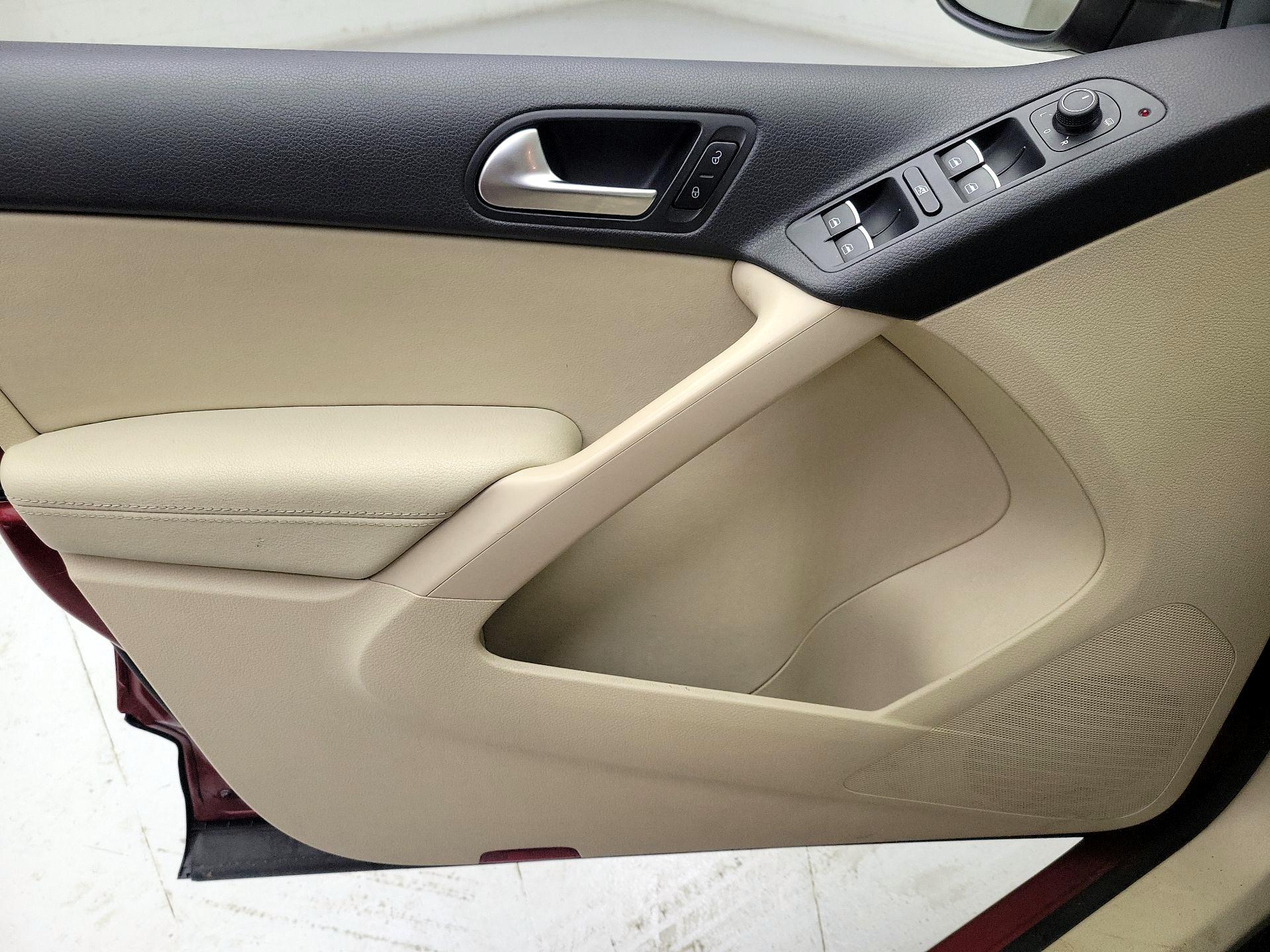 Thumbnail: 2016 Volkswagen Tiguan - 12