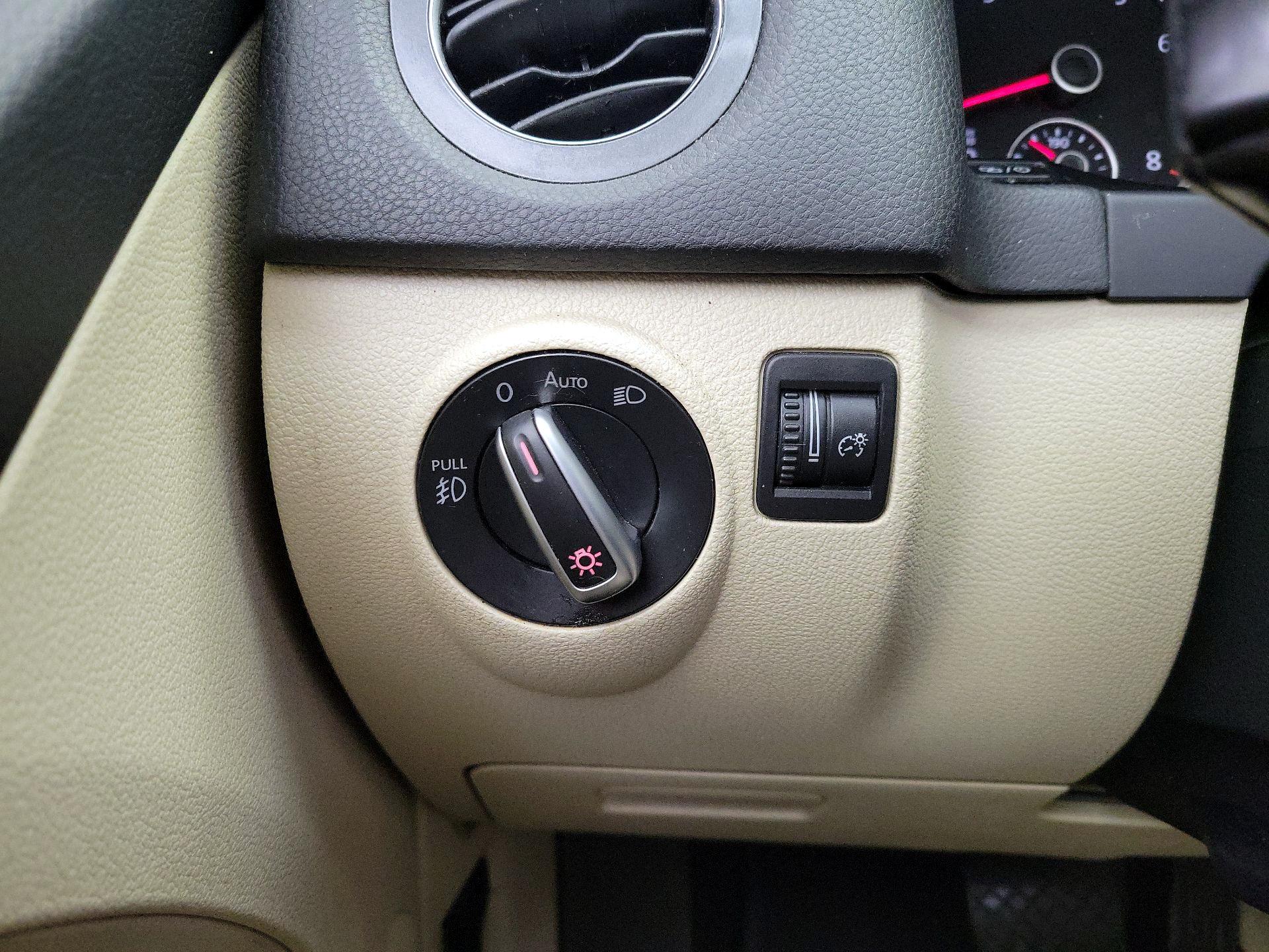 Thumbnail: 2016 Volkswagen Tiguan - 13