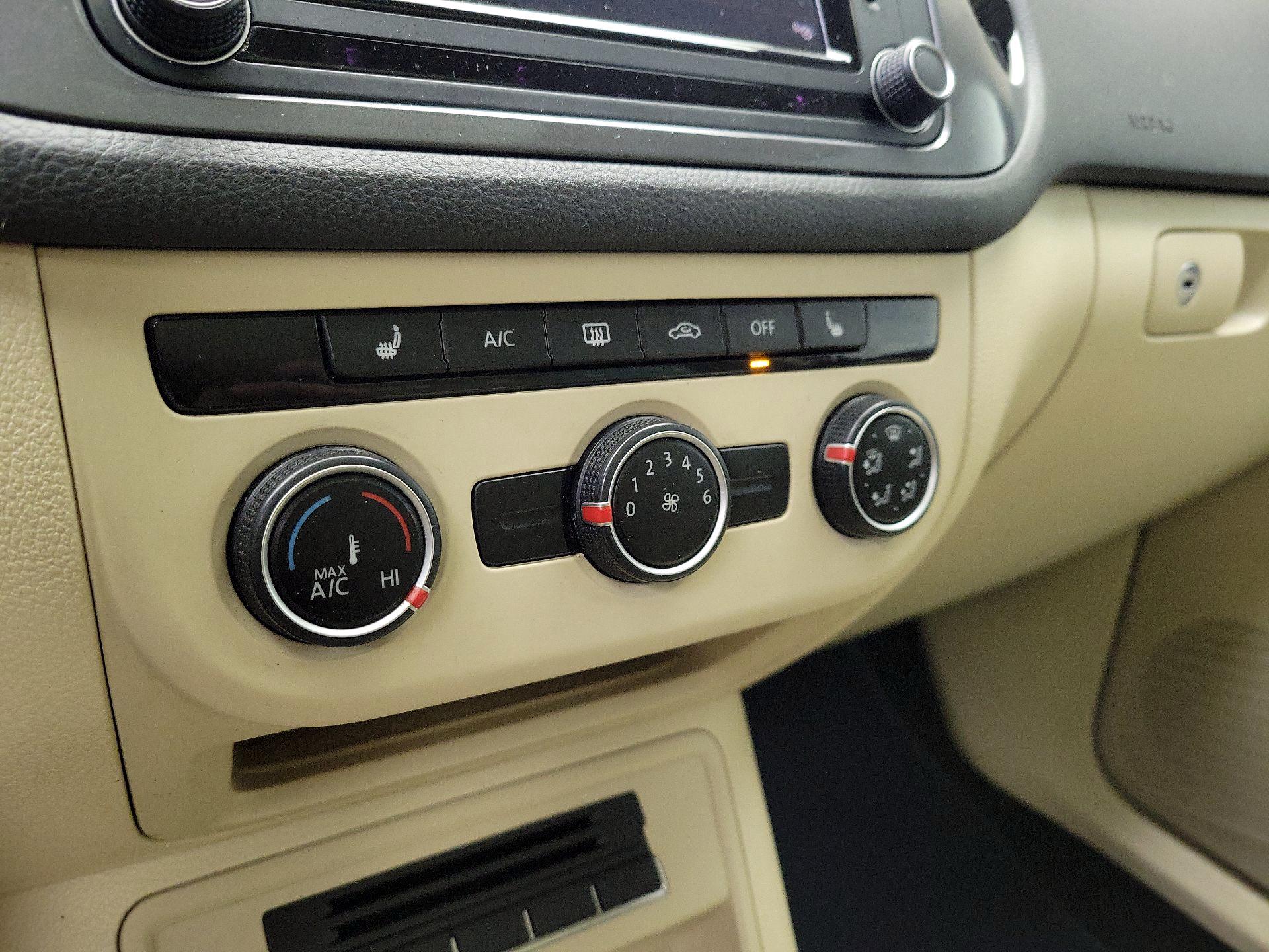 Thumbnail: 2016 Volkswagen Tiguan - 16