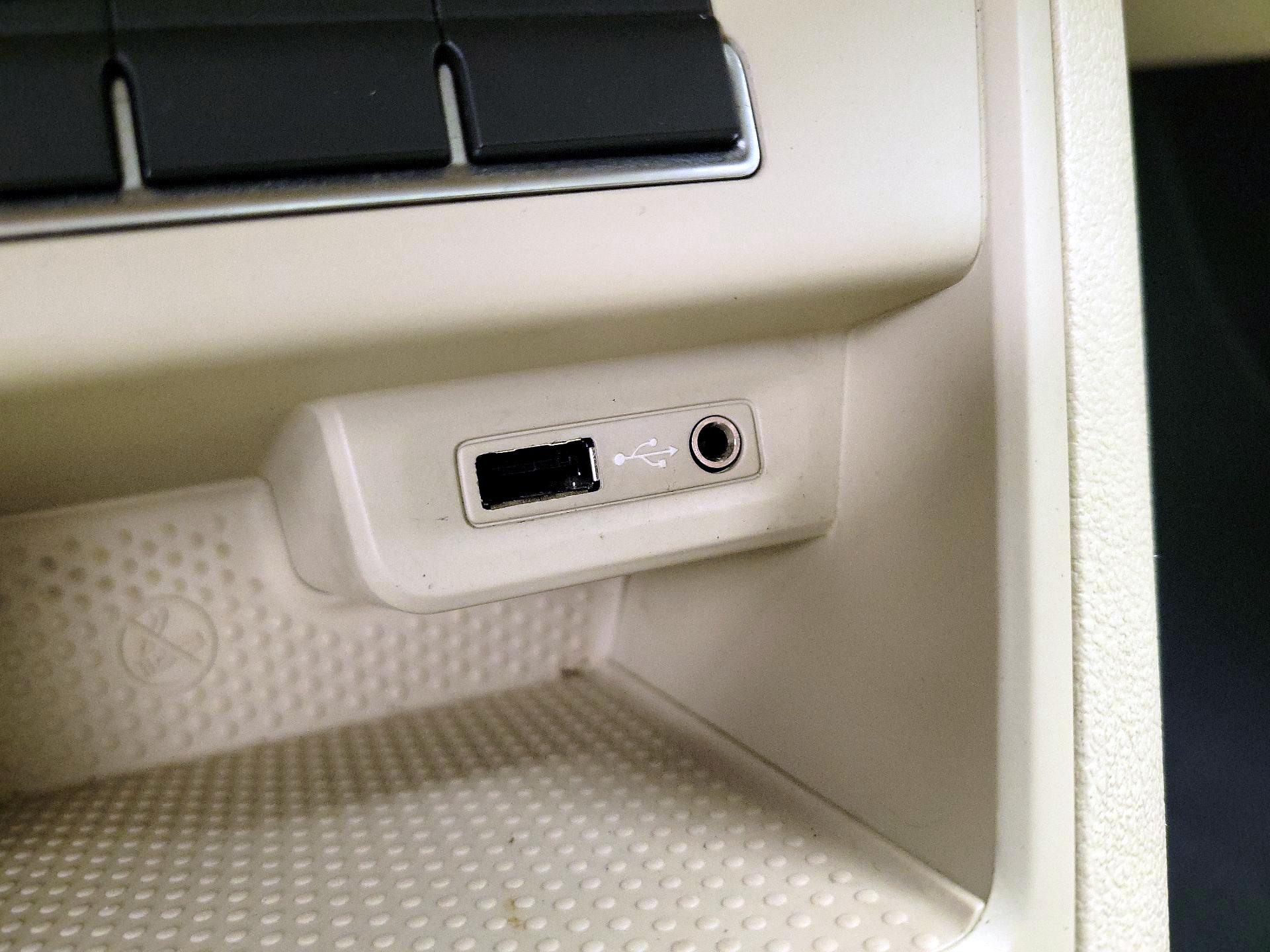 Thumbnail: 2016 Volkswagen Tiguan - 18