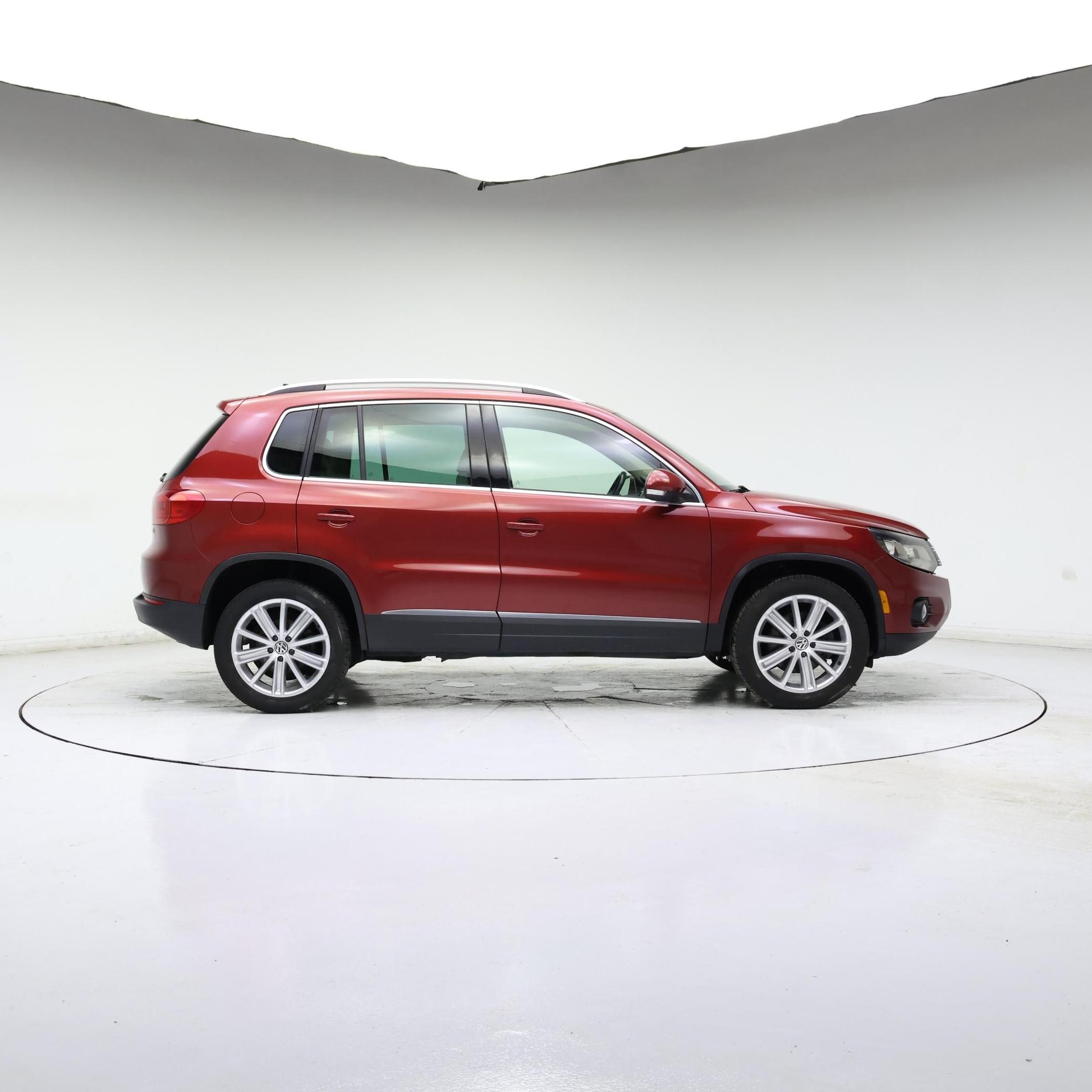 Thumbnail: 2016 Volkswagen Tiguan - 7