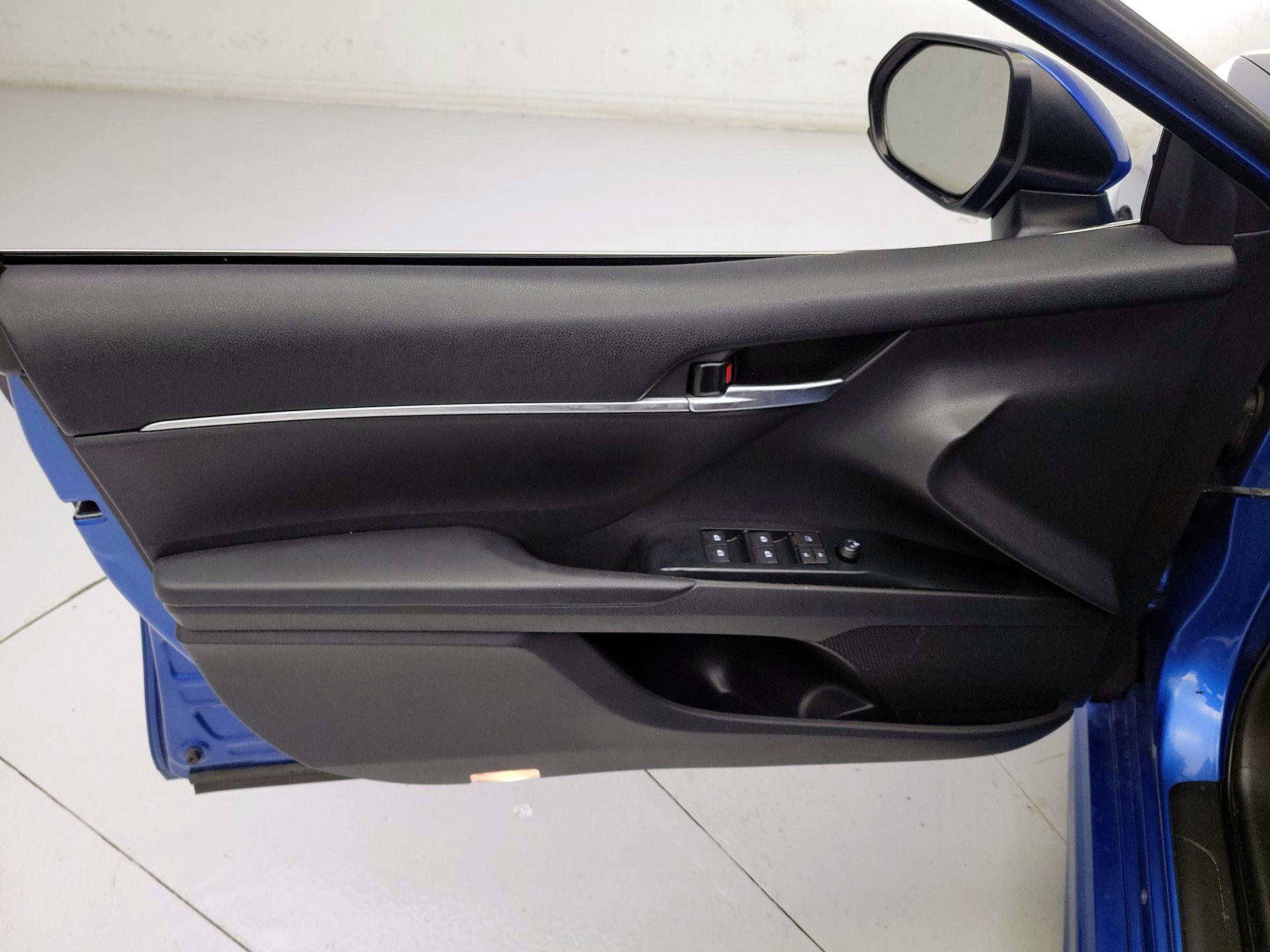 Thumbnail: 2018 Toyota Camry - 12