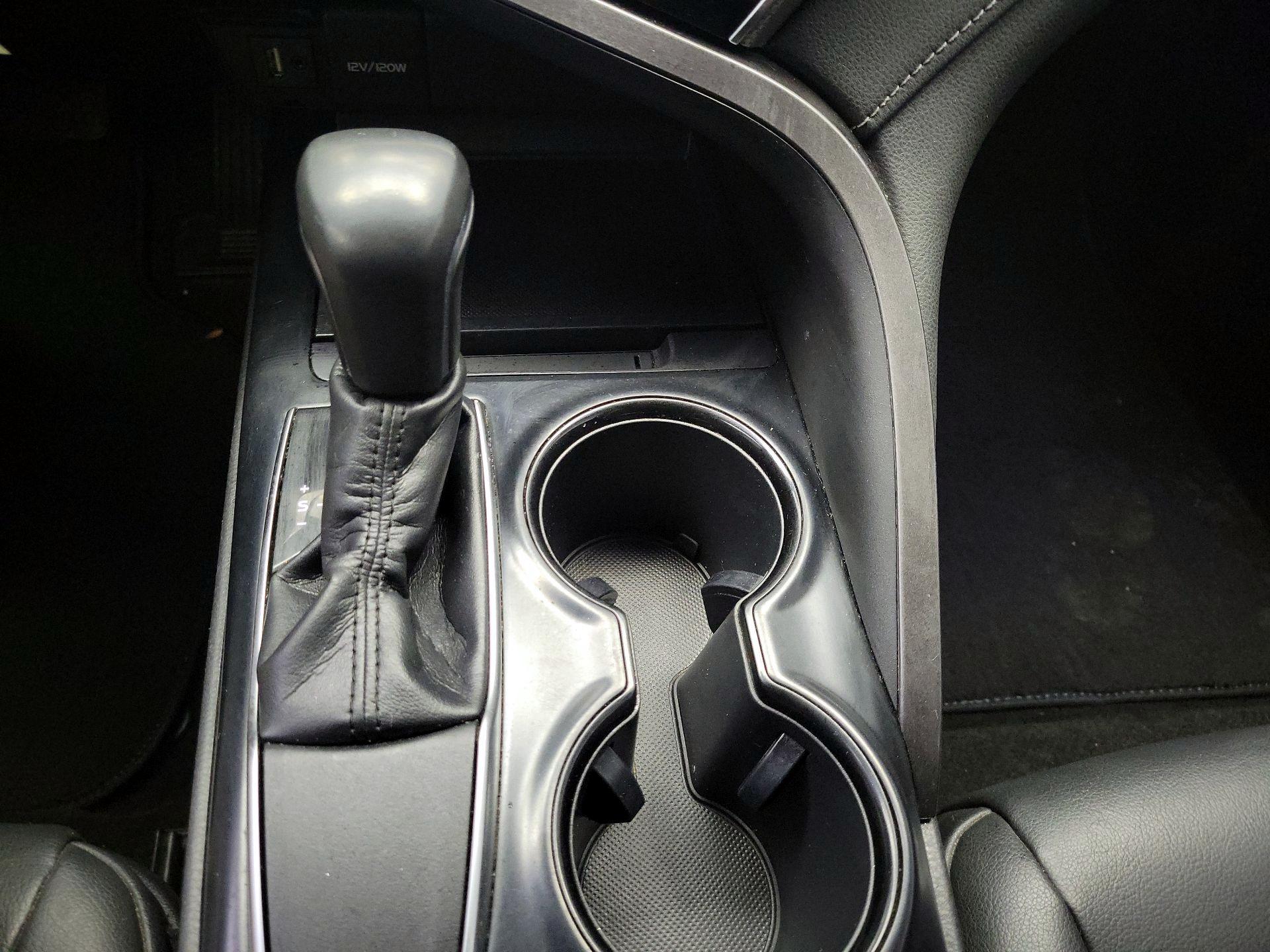 Thumbnail: 2018 Toyota Camry - 17