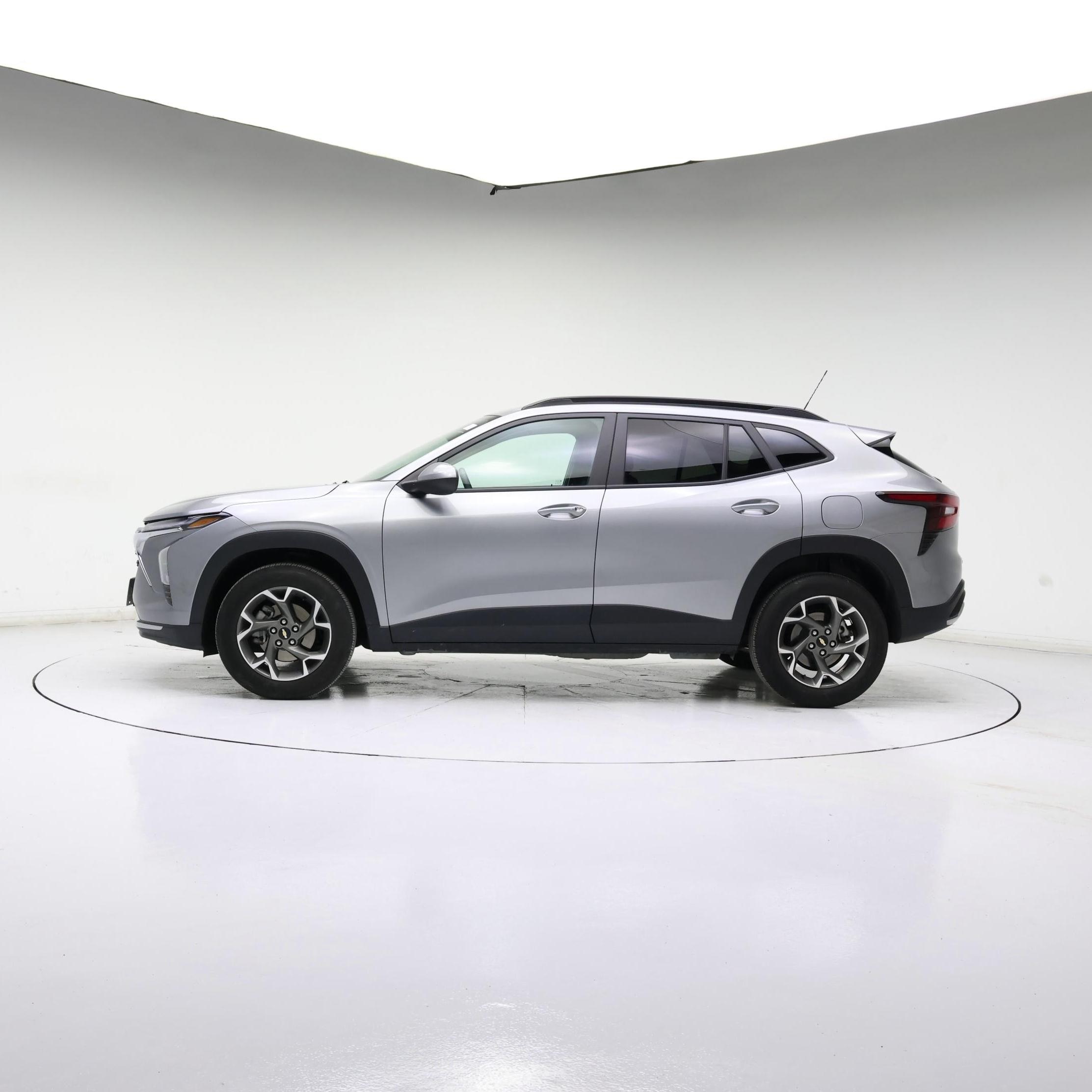 Thumbnail: 2024 Chevrolet Trax - 3