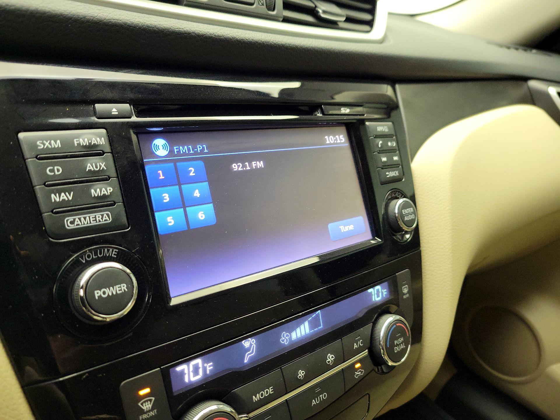 Thumbnail: 2016 Nissan Rogue - 16