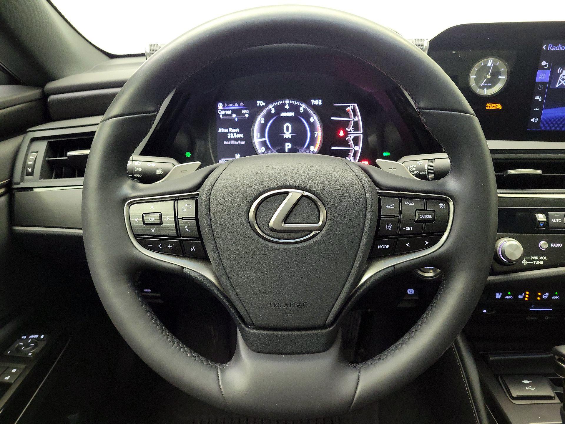 Thumbnail: 2022 Lexus ES - 10