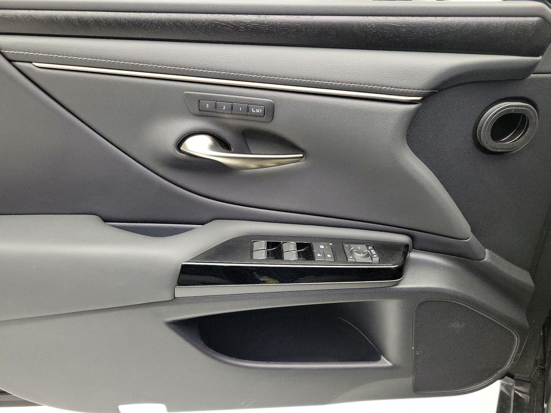 Thumbnail: 2022 Lexus ES - 12