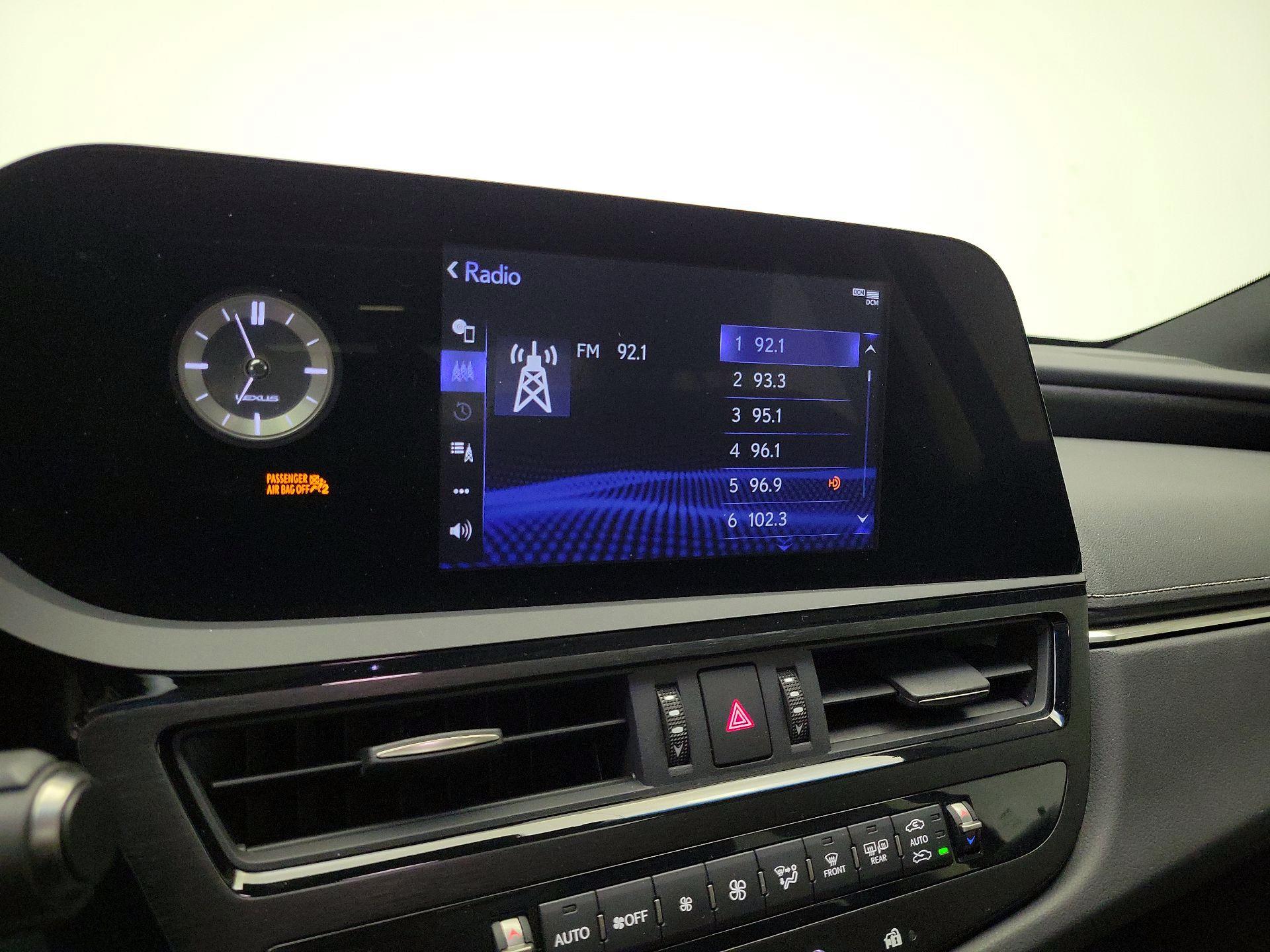 Thumbnail: 2022 Lexus ES - 15