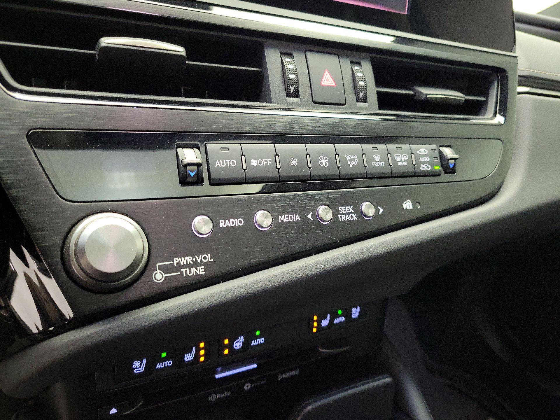 Thumbnail: 2022 Lexus ES - 16