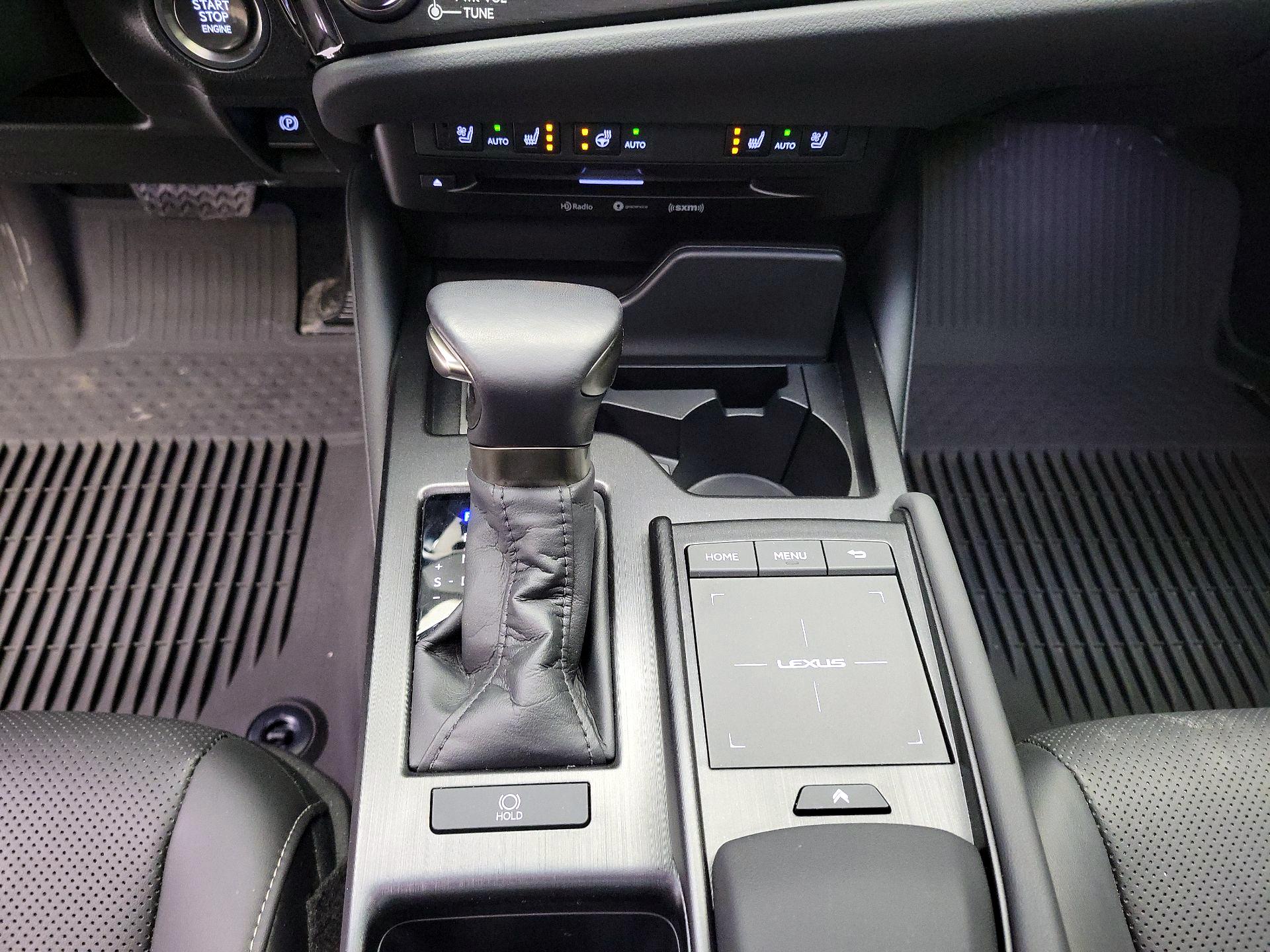 Thumbnail: 2022 Lexus ES - 17